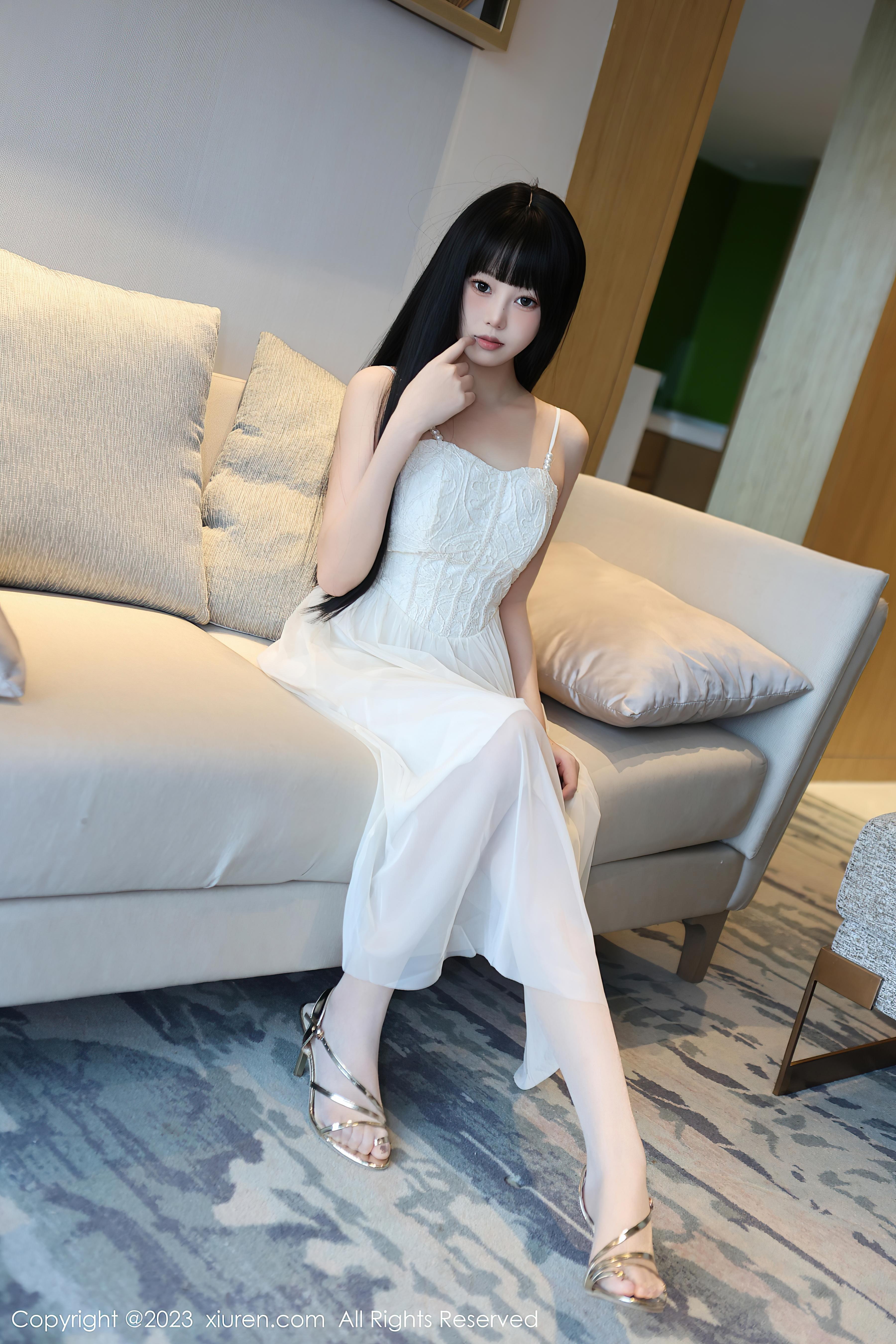 [XiuRen秀人网]2023.05.31 NO.6828 早川京子 白色吊带连衣裙与粉色内衣加肉丝美腿性感私房写真集Xiuren秀人写真高清美女套图写真下载-看套图看套图