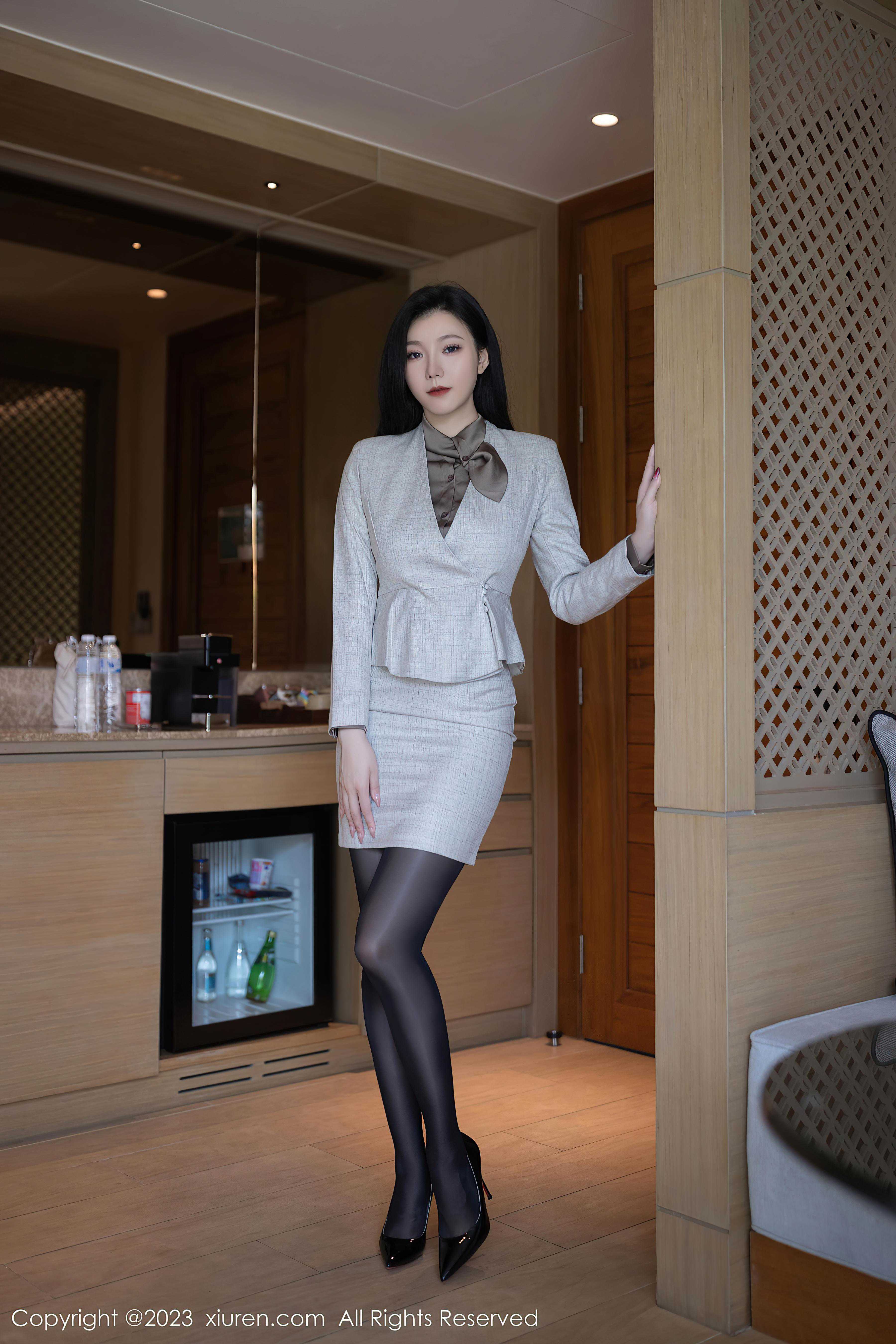 [XiuRen秀人网]2023.06.20 NO.6951 安然anran 灰色OL制服与红色蕾丝内衣加黑丝美腿性感私房写真集Xiuren秀人写真高清美女套图写真下载-看套图秀人网论坛Xiuren秀人写真高清美女套图写真下载-看套图免费套图Xiuren秀人写真高清美女套图写真下载-看套图看套图