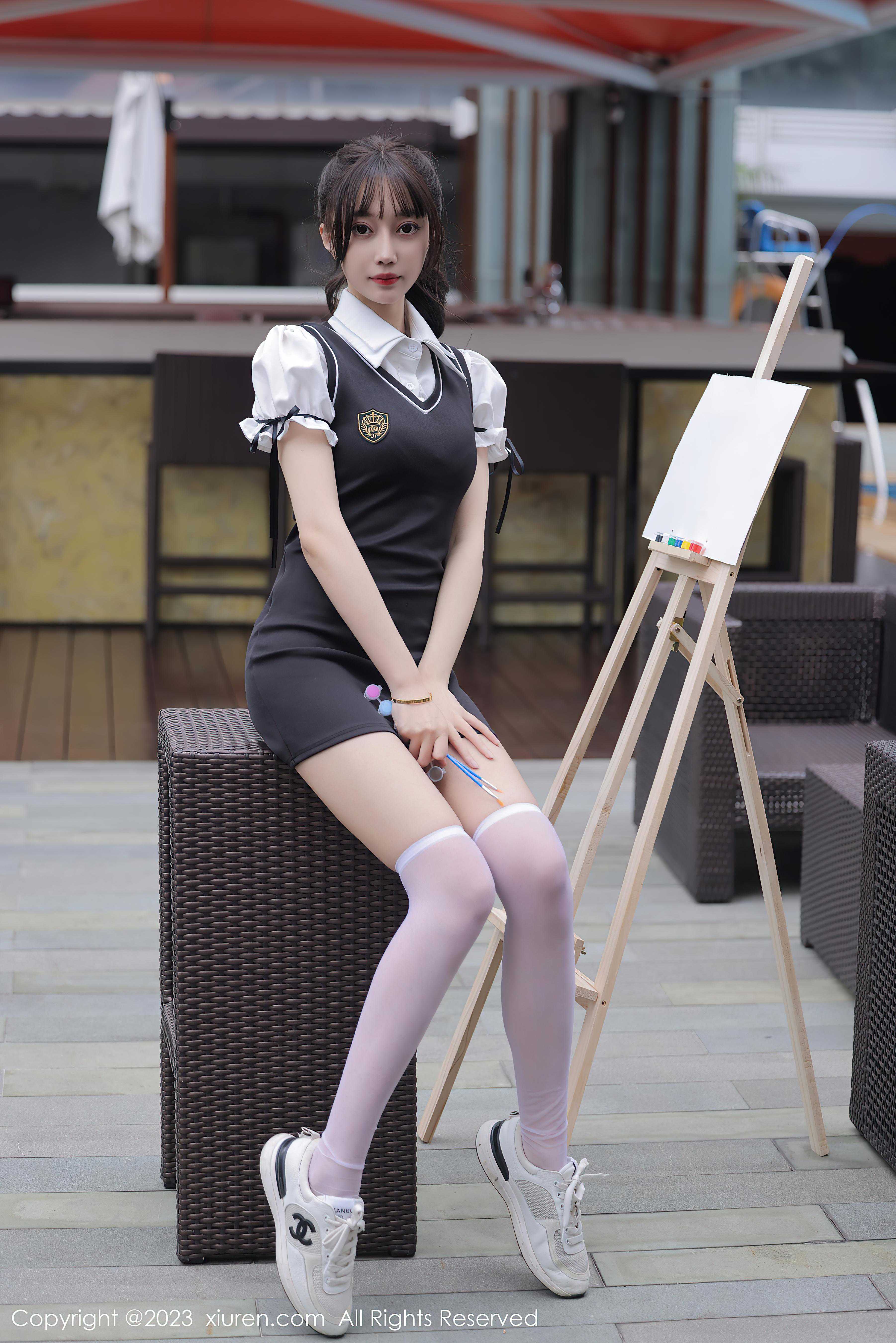 [XiuRen秀人网]2023.06.09 NO.6889 玥儿玥er 灰色OL制服与白色蕾丝内衣加丝袜美腿性感私房写真集Xiuren秀人写真高清美女套图写真下载-看套图看套图