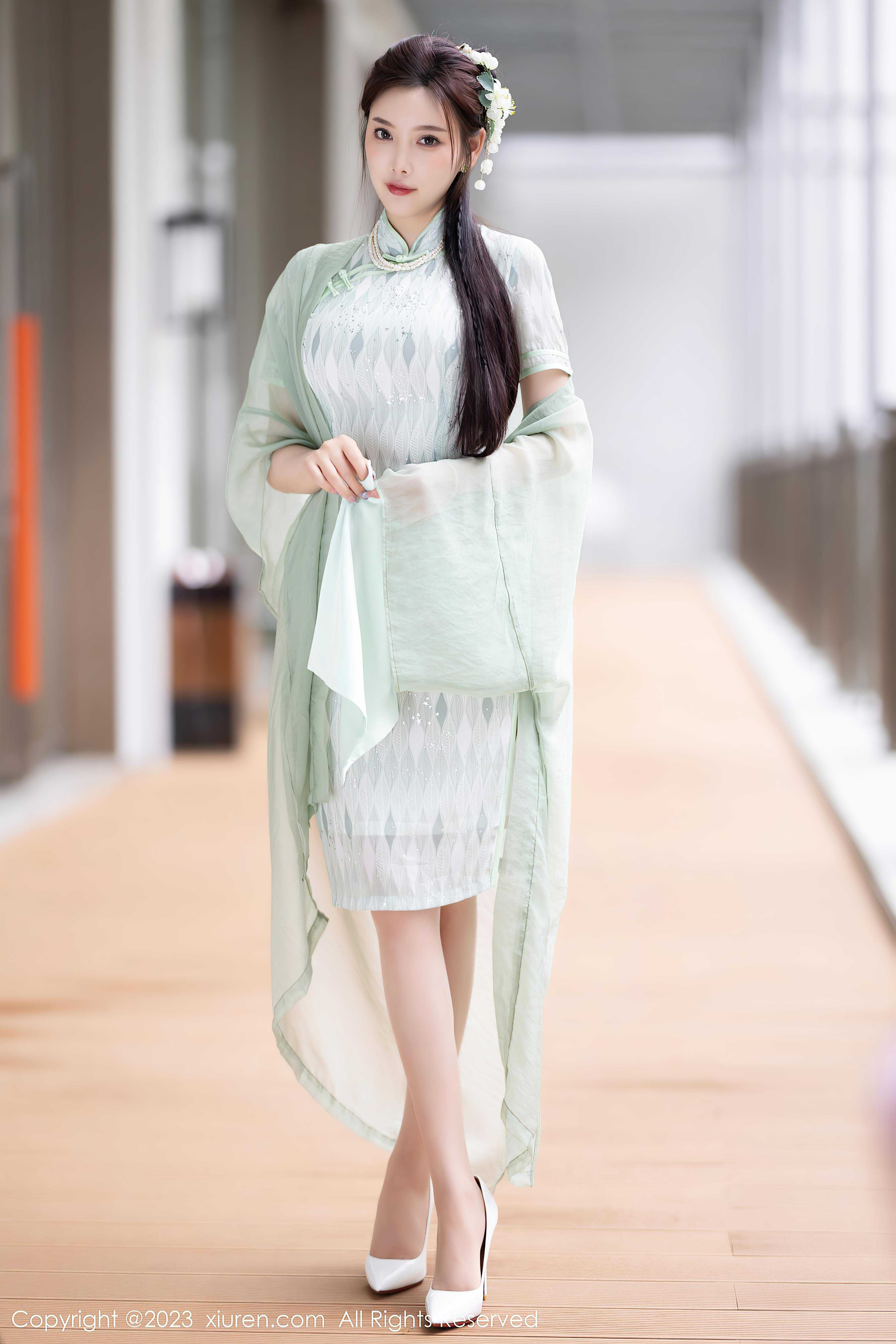 [XiuRen秀人网]2023.06.27 NO.6983 杨晨晨Yome 透视旗袍与蕾丝内衣加肉丝美腿性感私房写真集Xiuren秀人写真高清美女套图写真下载-看套图看套图