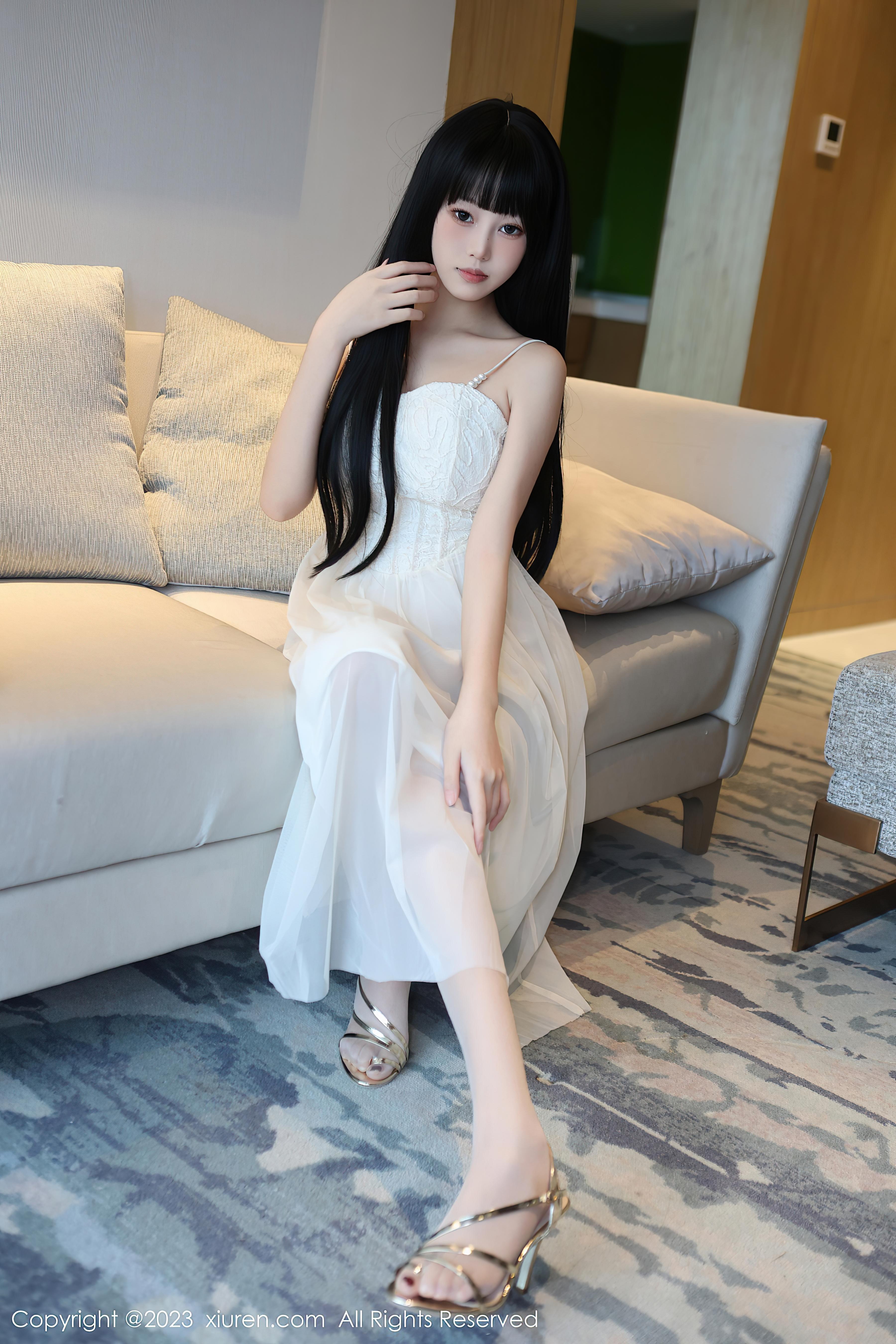 [XiuRen秀人网]2023.05.31 NO.6828 早川京子 白色吊带连衣裙与粉色内衣加肉丝美腿性感私房写真集Xiuren秀人写真高清美女套图写真下载-看套图看套图