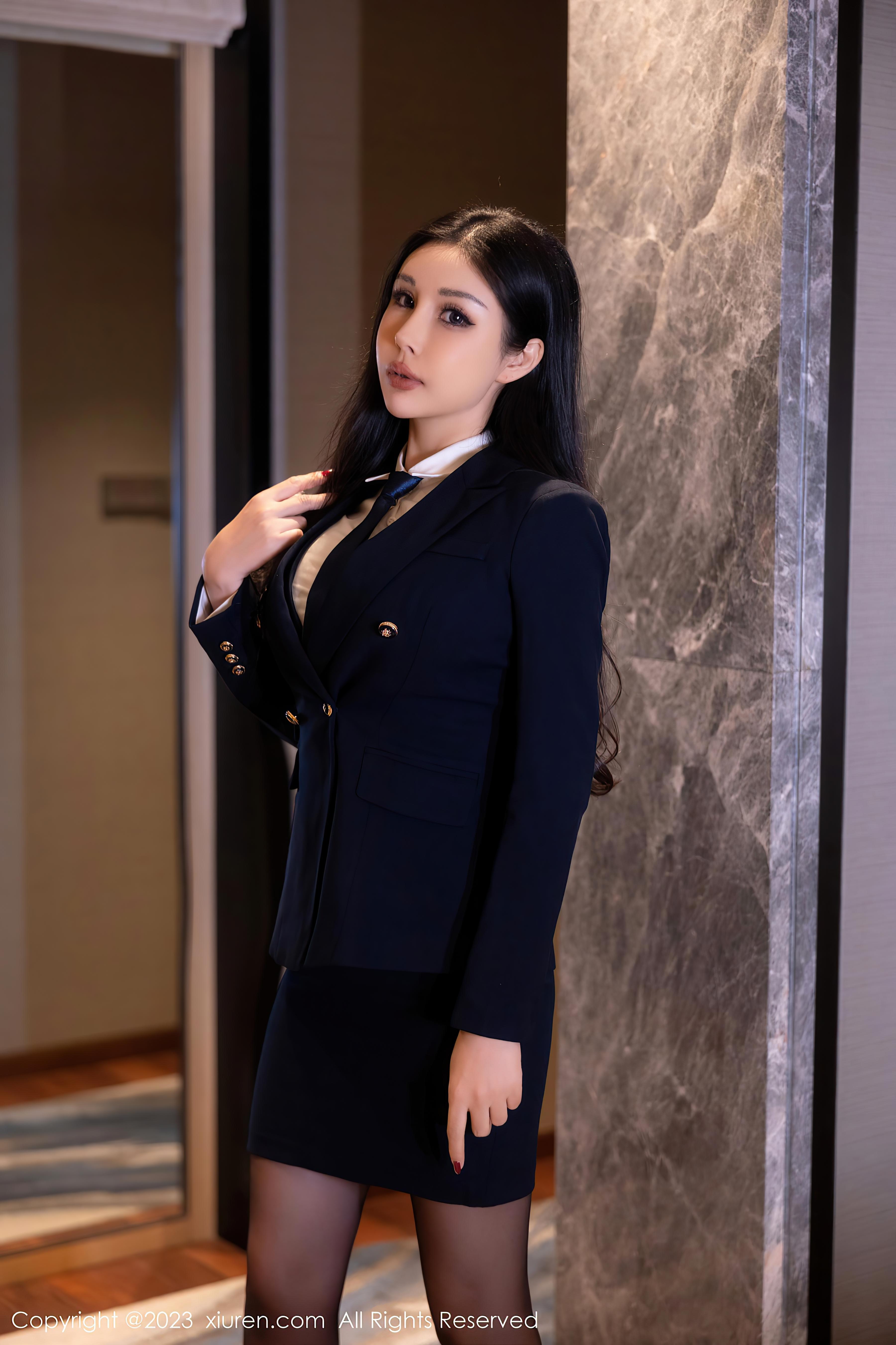 [XiuRen秀人网]2023.05.25 NO.6797 田冰冰 黑色OL制服与透视蕾丝内衣加黑丝美腿性感私房写真集Xiuren秀人写真高清美女套图写真下载-看套图看套图
