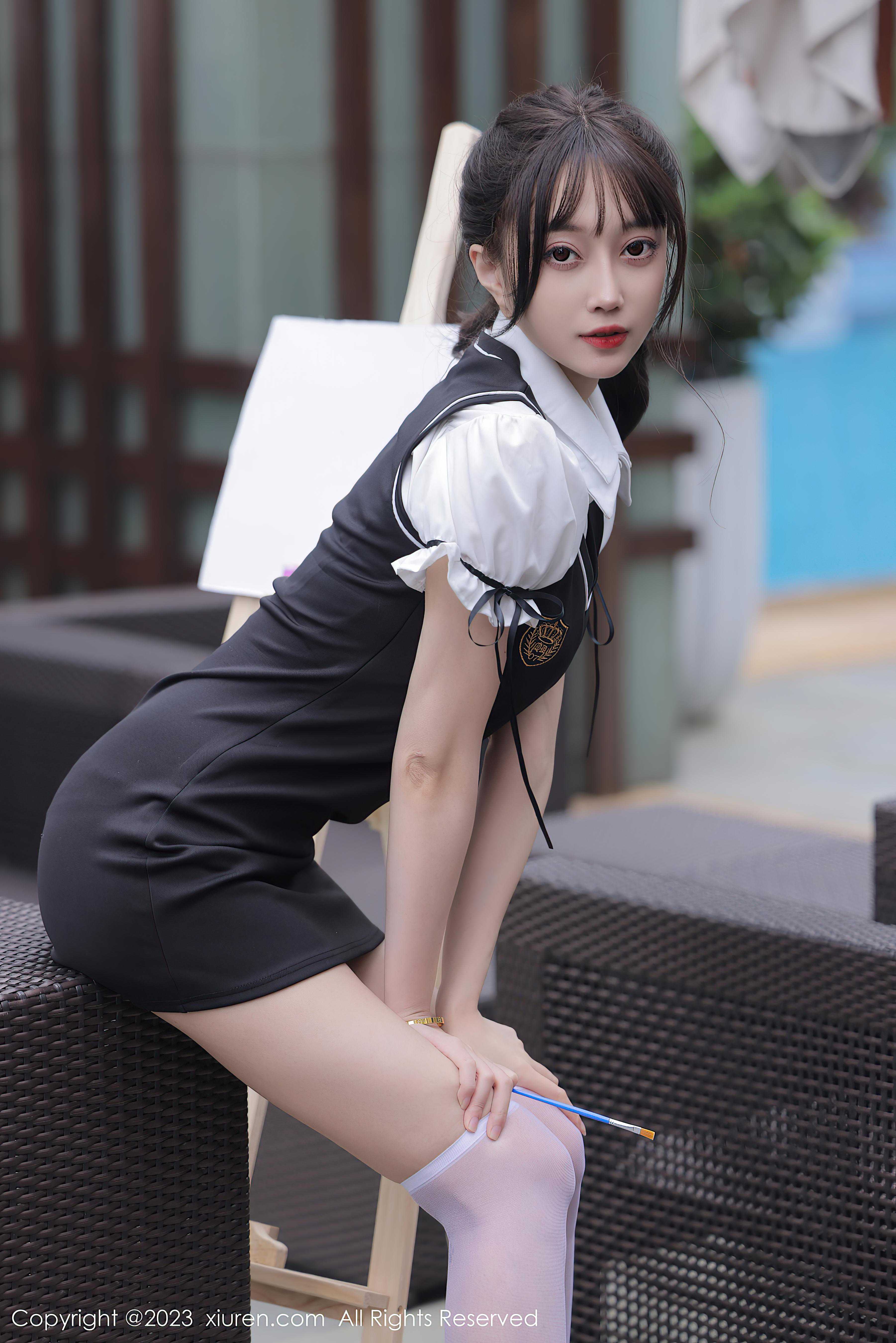 [XiuRen秀人网]2023.06.09 NO.6889 玥儿玥er 灰色OL制服与白色蕾丝内衣加丝袜美腿性感私房写真集Xiuren秀人写真高清美女套图写真下载-看套图看套图