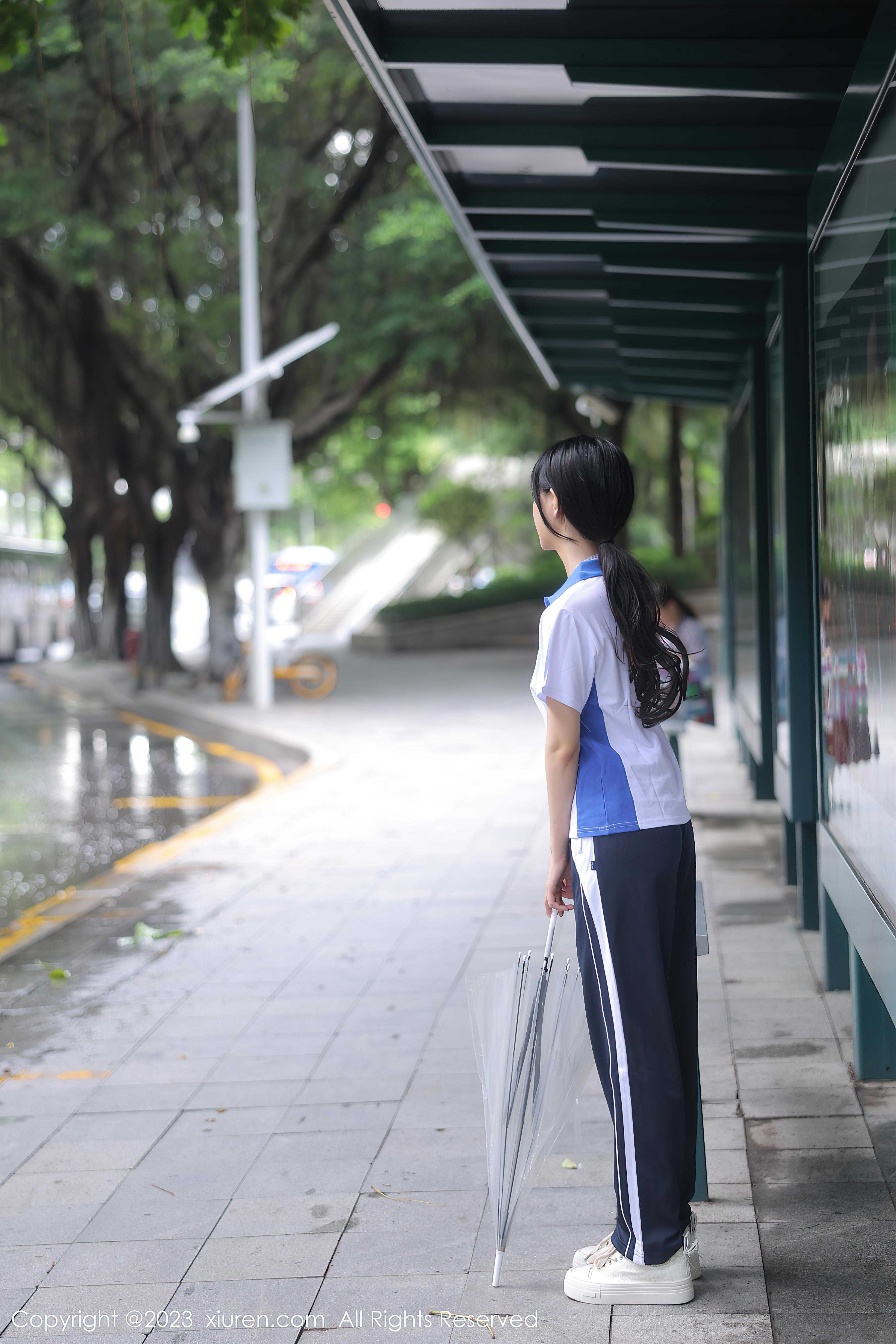 [XiuRen秀人网]2023.07.14 NO.7085 幼幼 白色校服短袖加蓝色休闲长裤性感私房写真集Xiuren秀人写真高清美女套图写真下载-看套图看套图