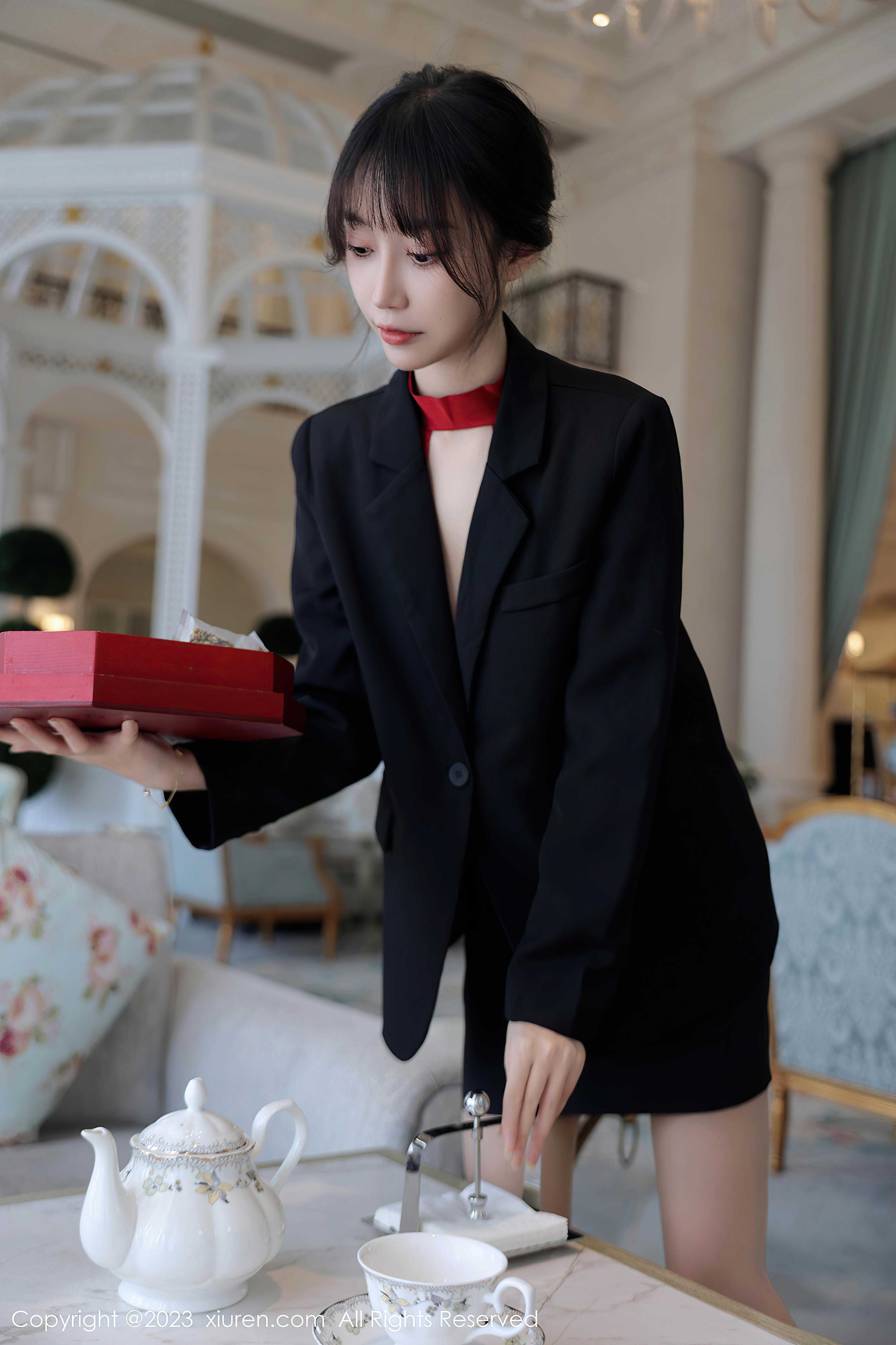 [XiuRen秀人网]2023.07.19 NO.7102 玥儿玥er 黑色西服与短裙加红色情趣内衣性感私房写真集Xiuren秀人写真高清美女套图写真下载-看套图看套图