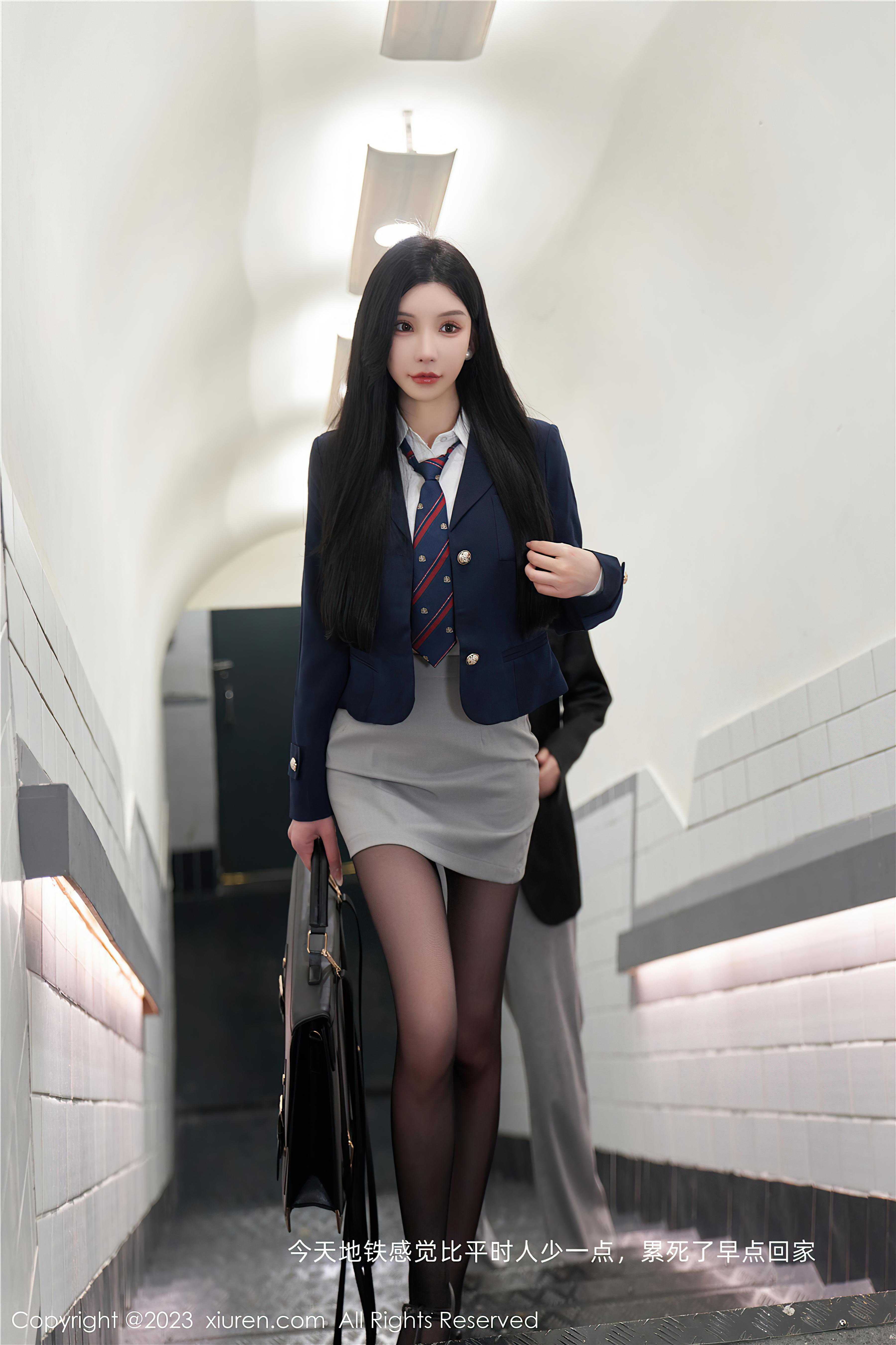 [XiuRen秀人网]2023.07.14 NO.7086 周于希Sally OL制服与白色内衣加黑丝美腿性感私房写真集Xiuren秀人写真高清美女套图写真下载-看套图看套图