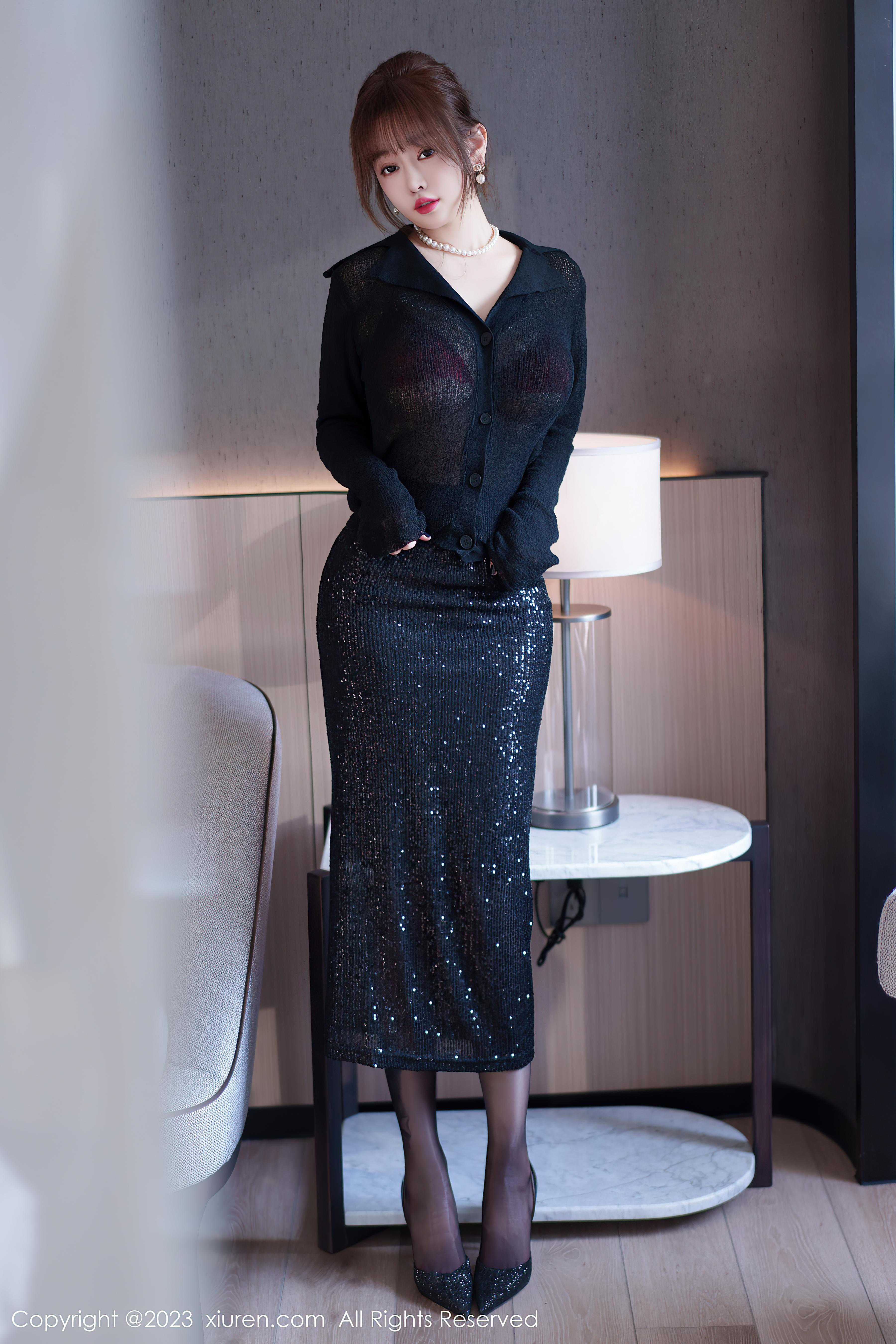 [XiuRen秀人网]2023.07.28 NO.7156 王雨纯 黑色透视衬衫与红色情趣内衣加黑丝美腿性感私房写真集Xiuren秀人写真高清美女套图写真下载-看套图看套图
