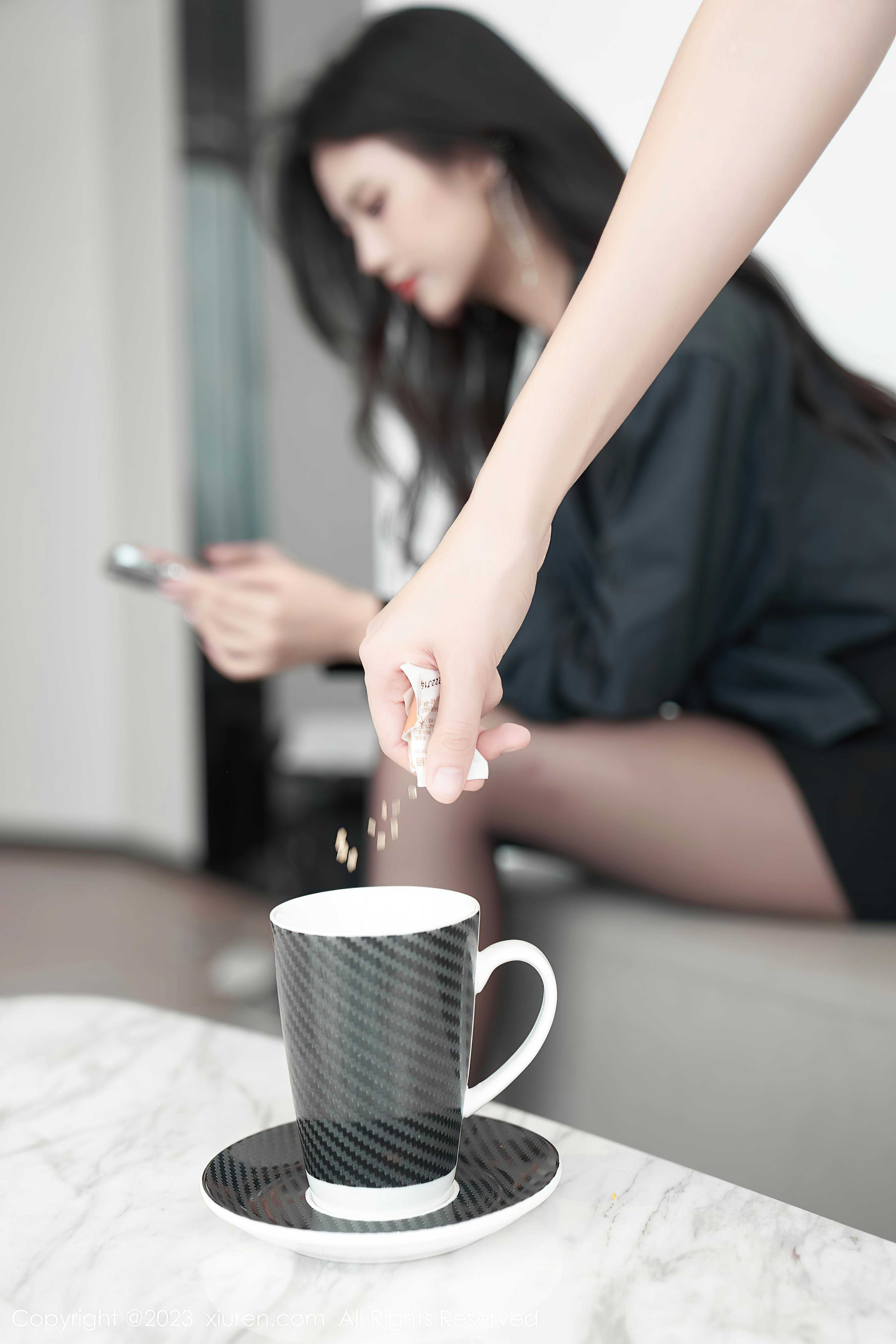 [XiuRen秀人网]2023.07.19 NO.7100 浅浅Danny 黑色短裙与蕾丝内衣加黑丝美腿性感私房写真集Xiuren秀人写真高清美女套图写真下载-看套图看套图