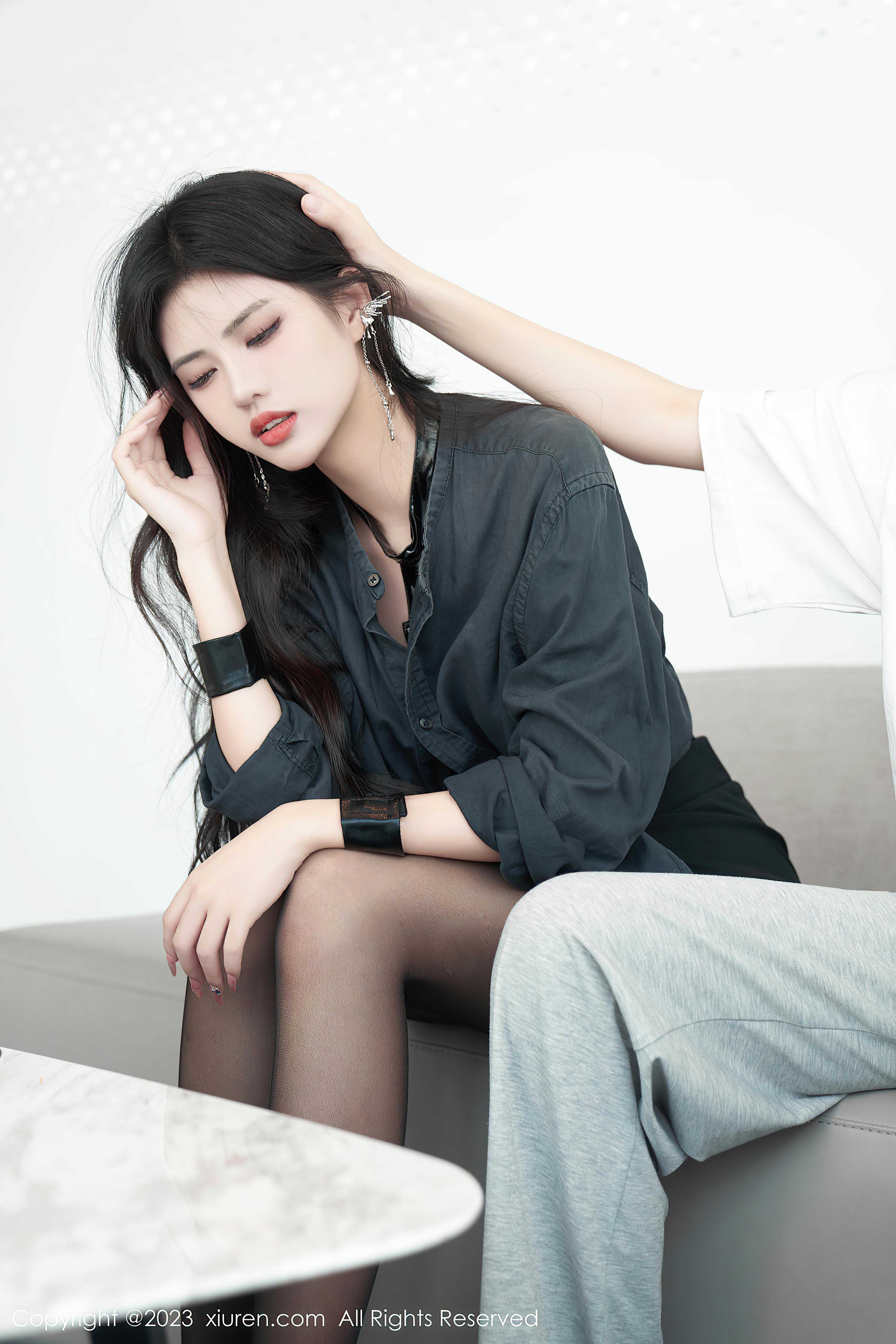 [XiuRen秀人网]2023.07.19 NO.7100 浅浅Danny 黑色短裙与蕾丝内衣加黑丝美腿性感私房写真集Xiuren秀人写真高清美女套图写真下载-看套图看套图