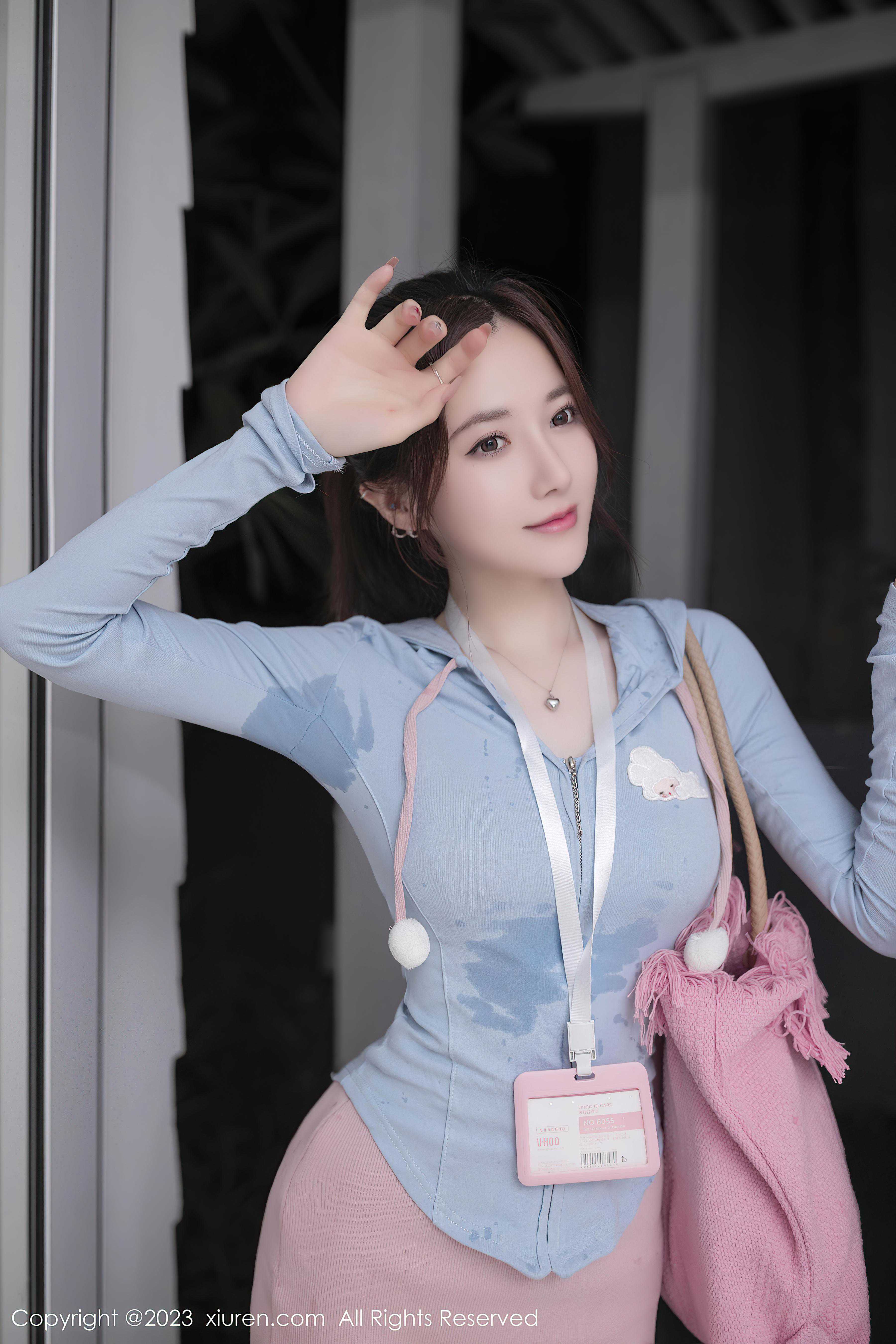 [XiuRen秀人网]2023.07.21 NO.7120 鱼子酱Fish 灰色紧身卫衣与粉色短裙加内衣性感私房写真集Xiuren秀人写真高清美女套图写真下载-看套图看套图