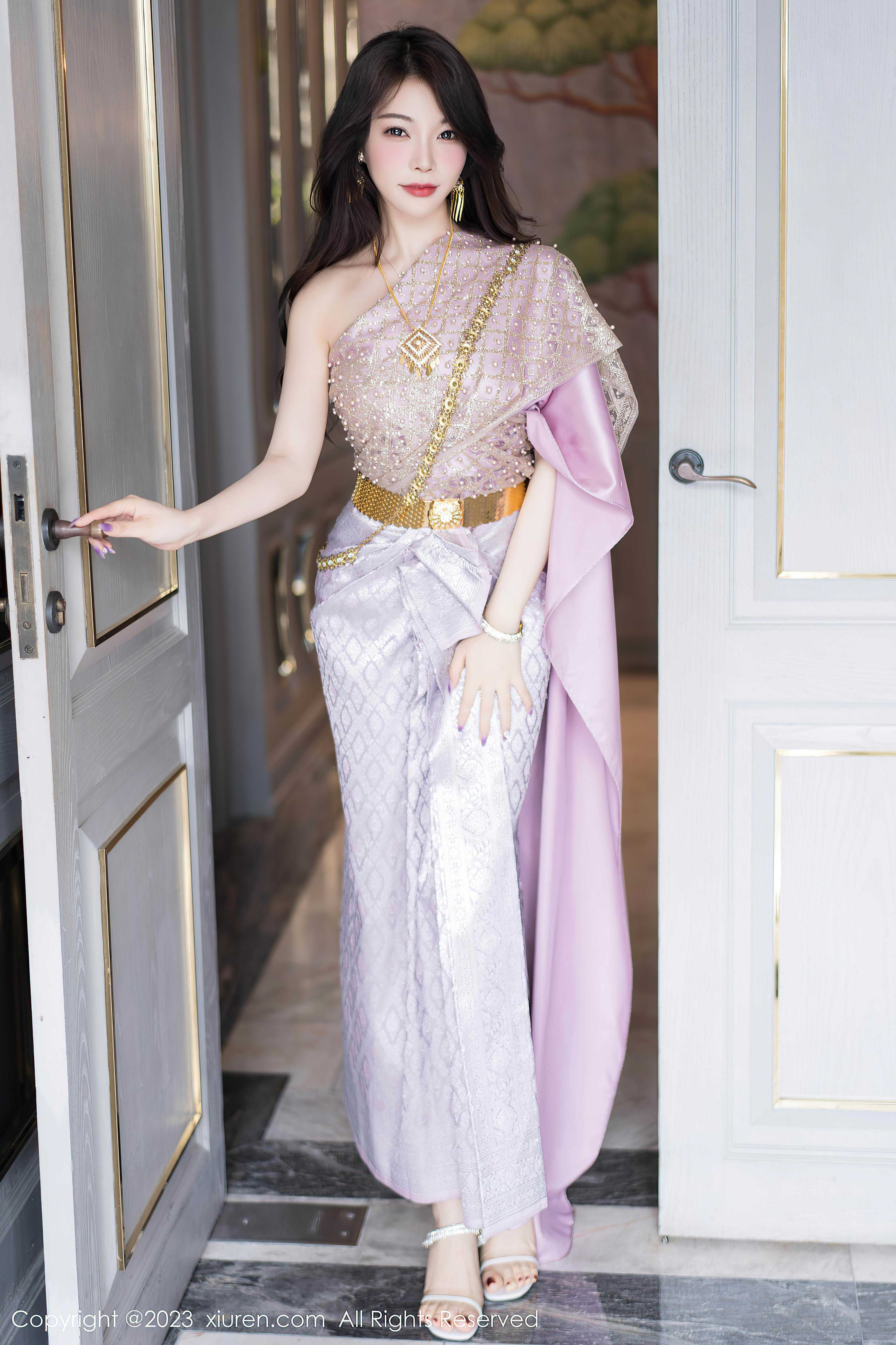 [XiuRen秀人网]2023.07.31 NO.7164 徐莉芝Booty 粉色西域民族服饰裙加情趣内衣性感私房写真集Xiuren秀人写真高清美女套图写真下载-看套图看套图