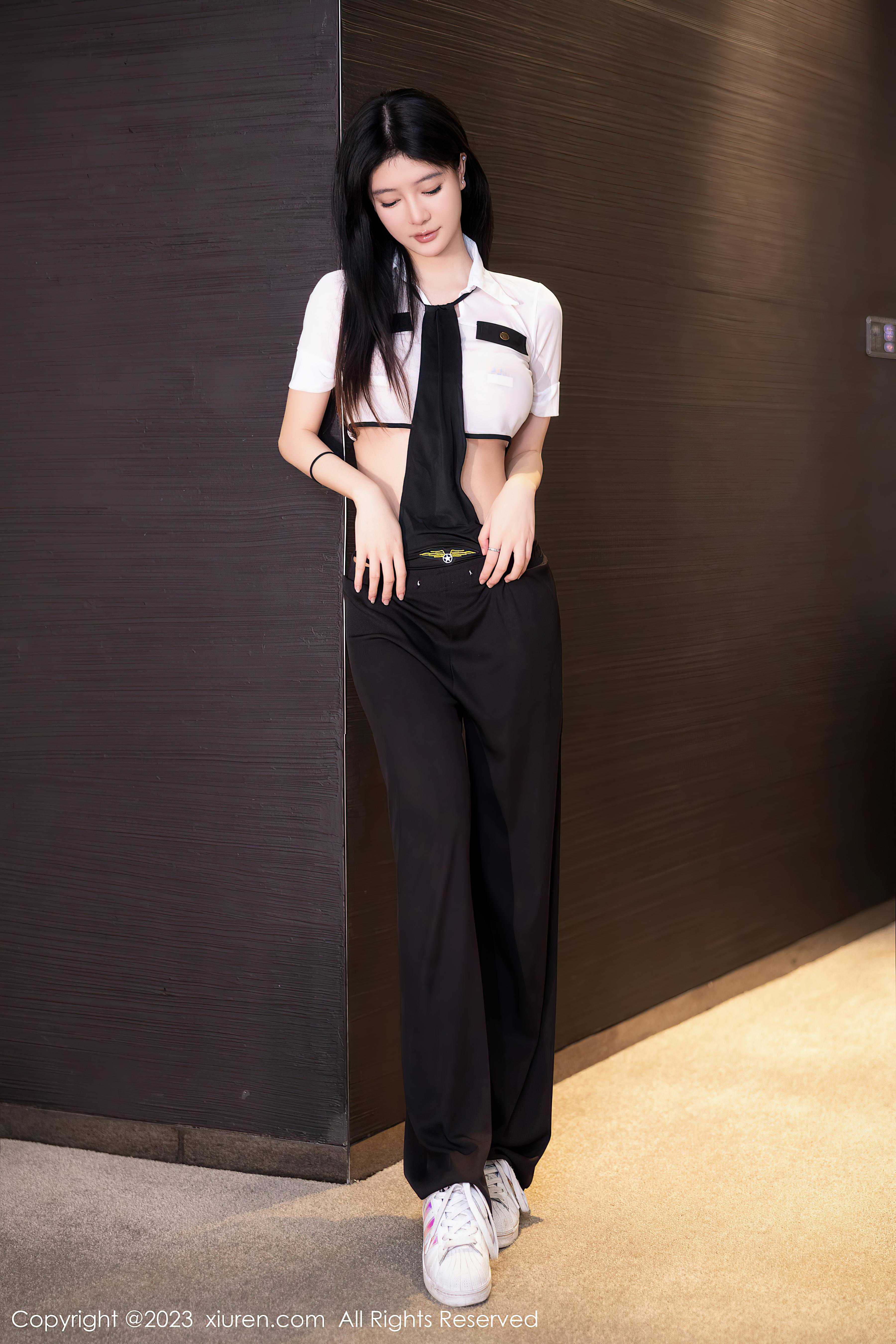 [XiuRen秀人网]2023.07.28 NO.7159 幼幼 性感情趣女警官制服加黑色长裙私房写真集Xiuren秀人写真高清美女套图写真下载-看套图看套图