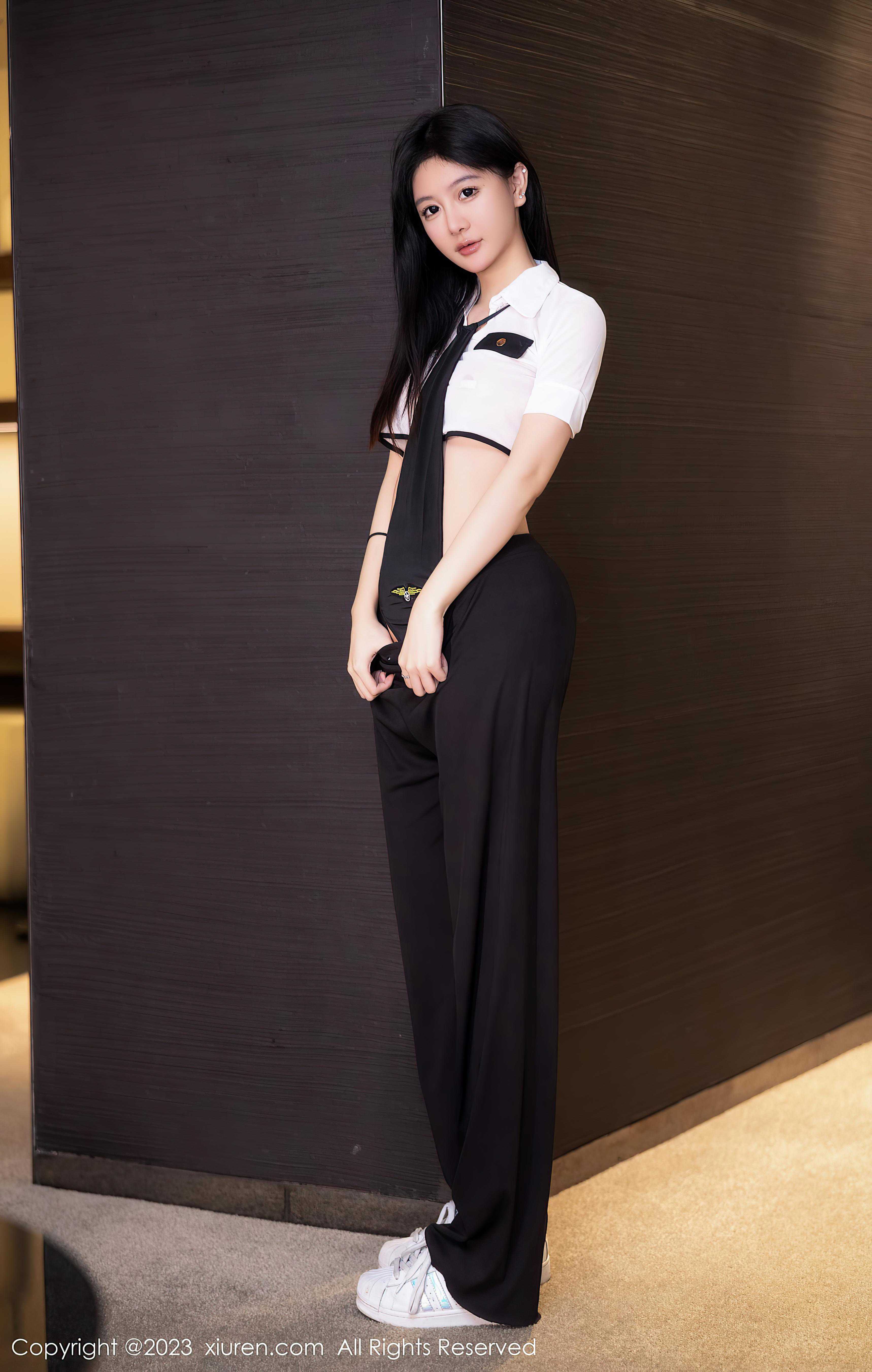 [XiuRen秀人网]2023.07.28 NO.7159 幼幼 性感情趣女警官制服加黑色长裙私房写真集Xiuren秀人写真高清美女套图写真下载-看套图看套图