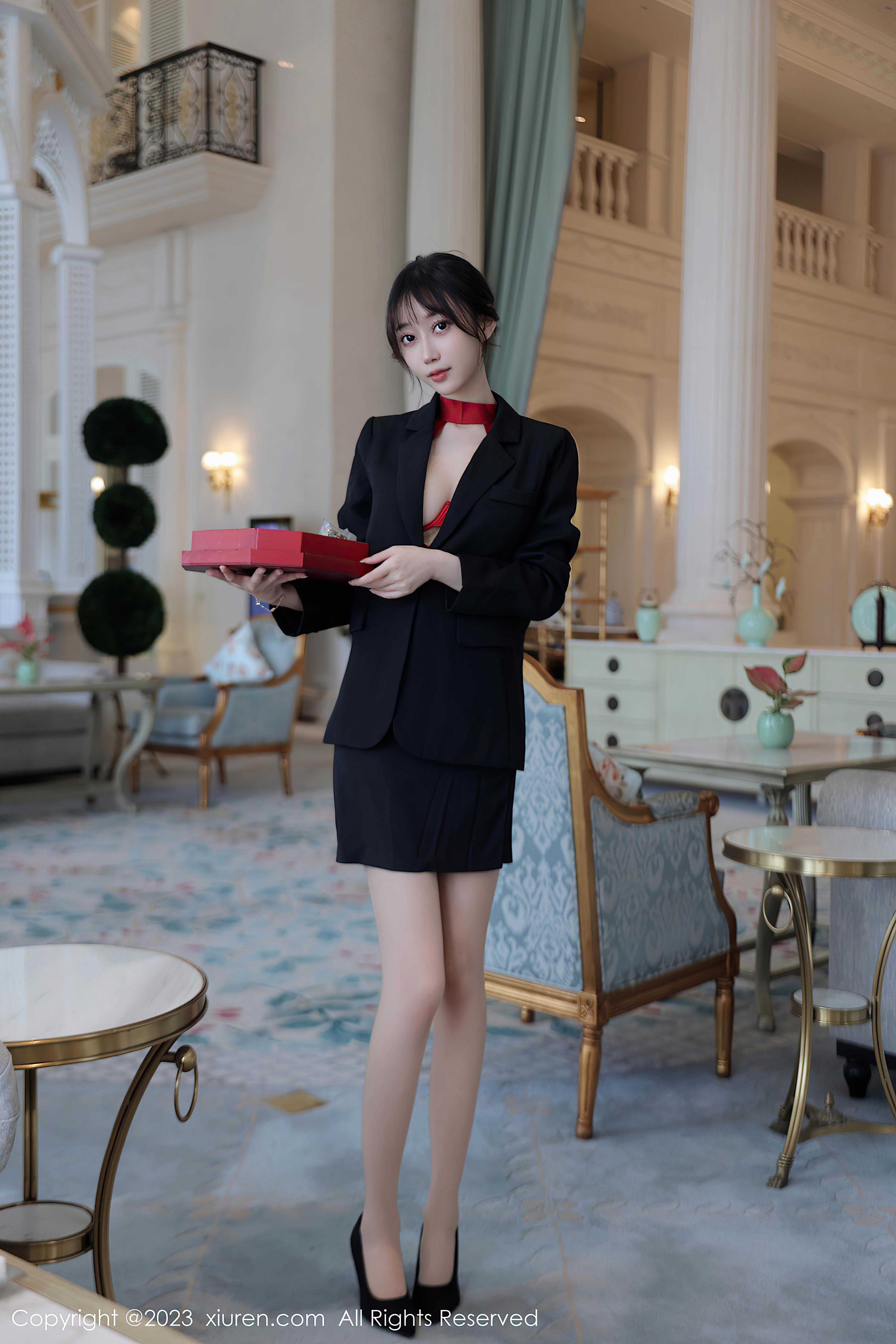 [XiuRen秀人网]2023.07.19 NO.7102 玥儿玥er 黑色西服与短裙加红色情趣内衣性感私房写真集Xiuren秀人写真高清美女套图写真下载-看套图看套图