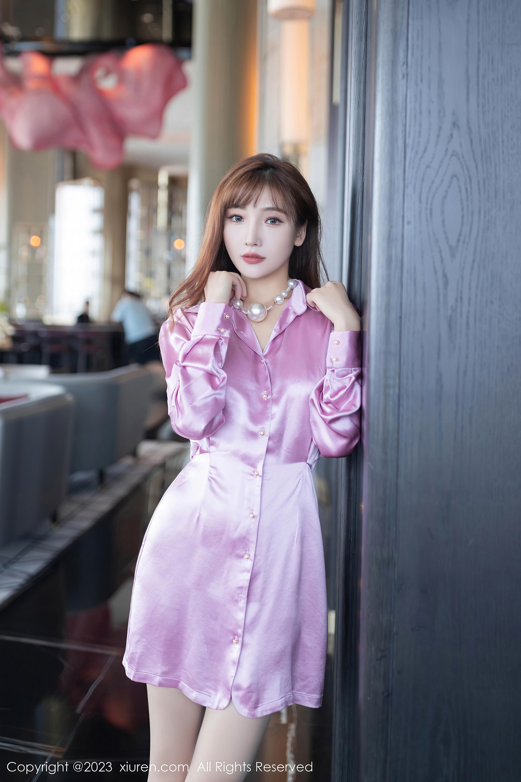 [XiuRen秀人网]2023.08.10 NO.7214 陆萱萱 粉色连身衬衫与蕾丝内衣加肉丝美腿性感私房写真集-看套图