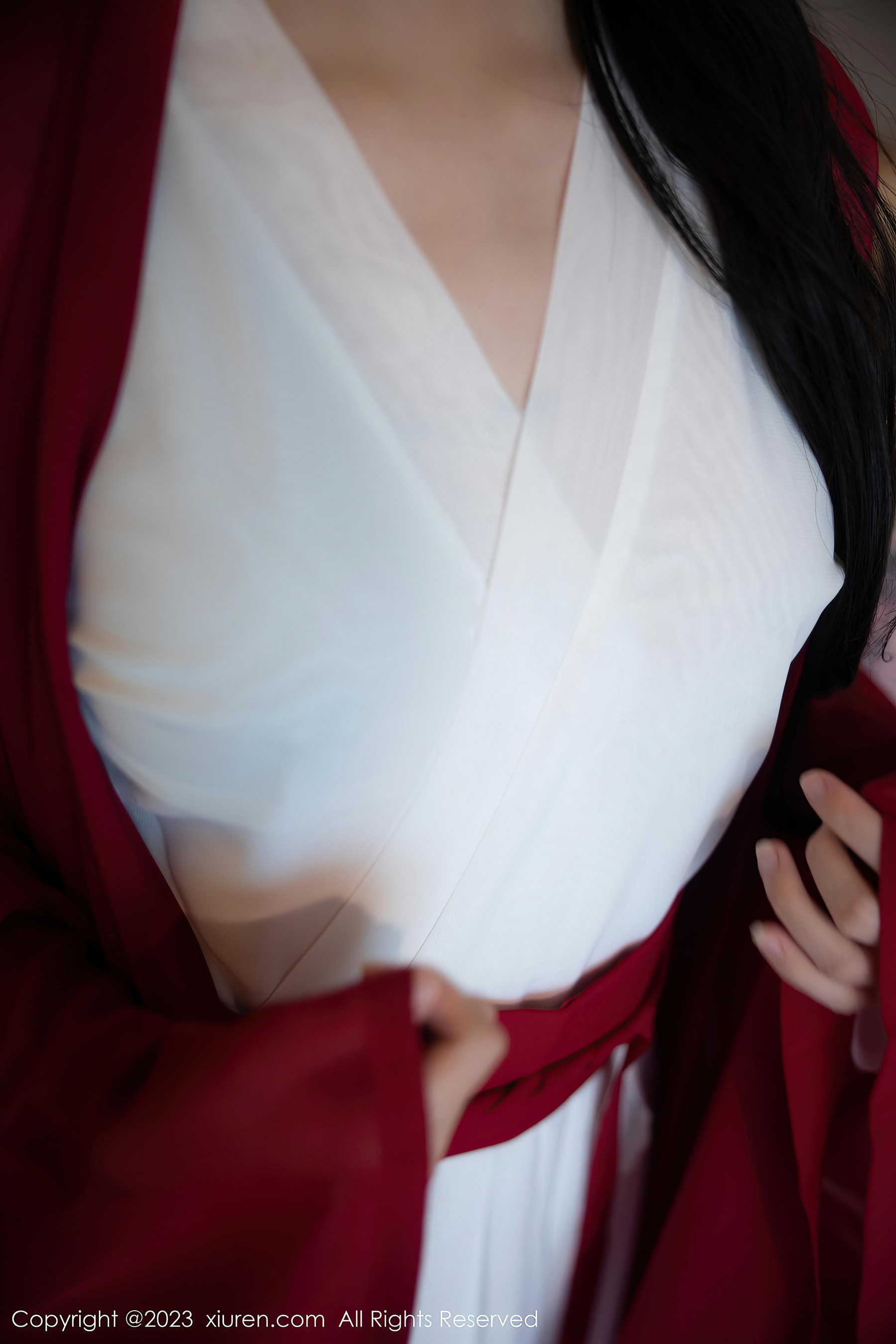 [XiuRen秀人网]2023.08.04 NO.7192 幼幼 红色透视披肩加白色古装汉服性感私房写真集Xiuren秀人写真高清美女套图写真下载-看套图看套图