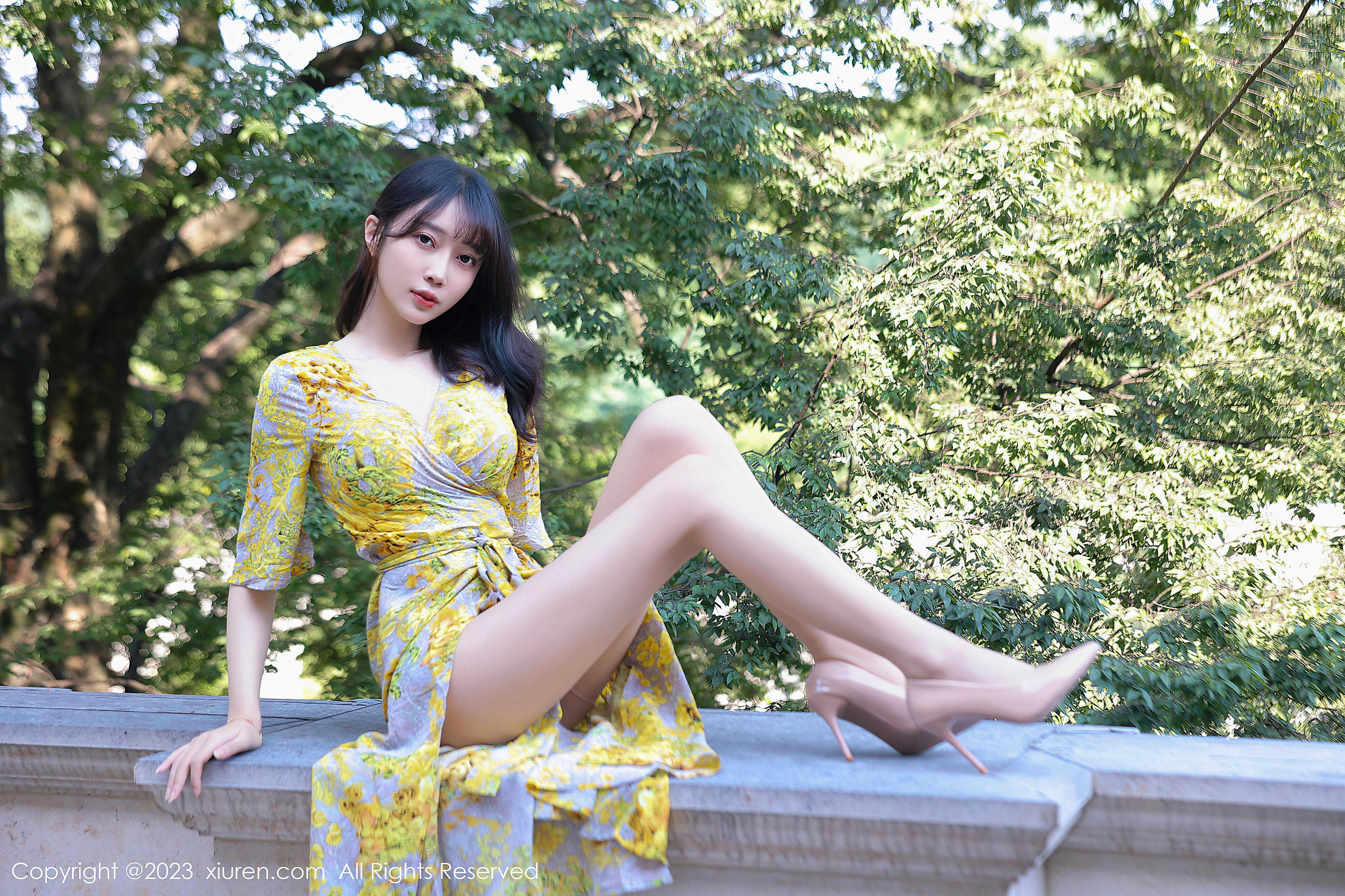 [XiuRen秀人网]2023.08.04 NO.7186 玥儿玥er 黄色连衣裙与粉色蕾丝内衣加肉丝美腿性感私房写真集Xiuren秀人写真高清美女套图写真下载-看套图看套图