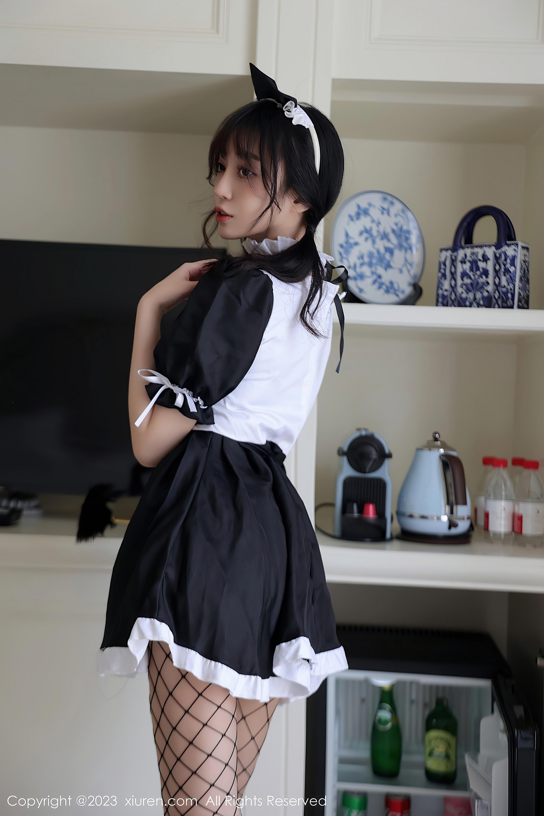 [XiuRen秀人网]2023.08.11 NO.7217 玥儿玥er 情趣女仆制服与透视内衣加渔网袜性感私房写真集-看套图