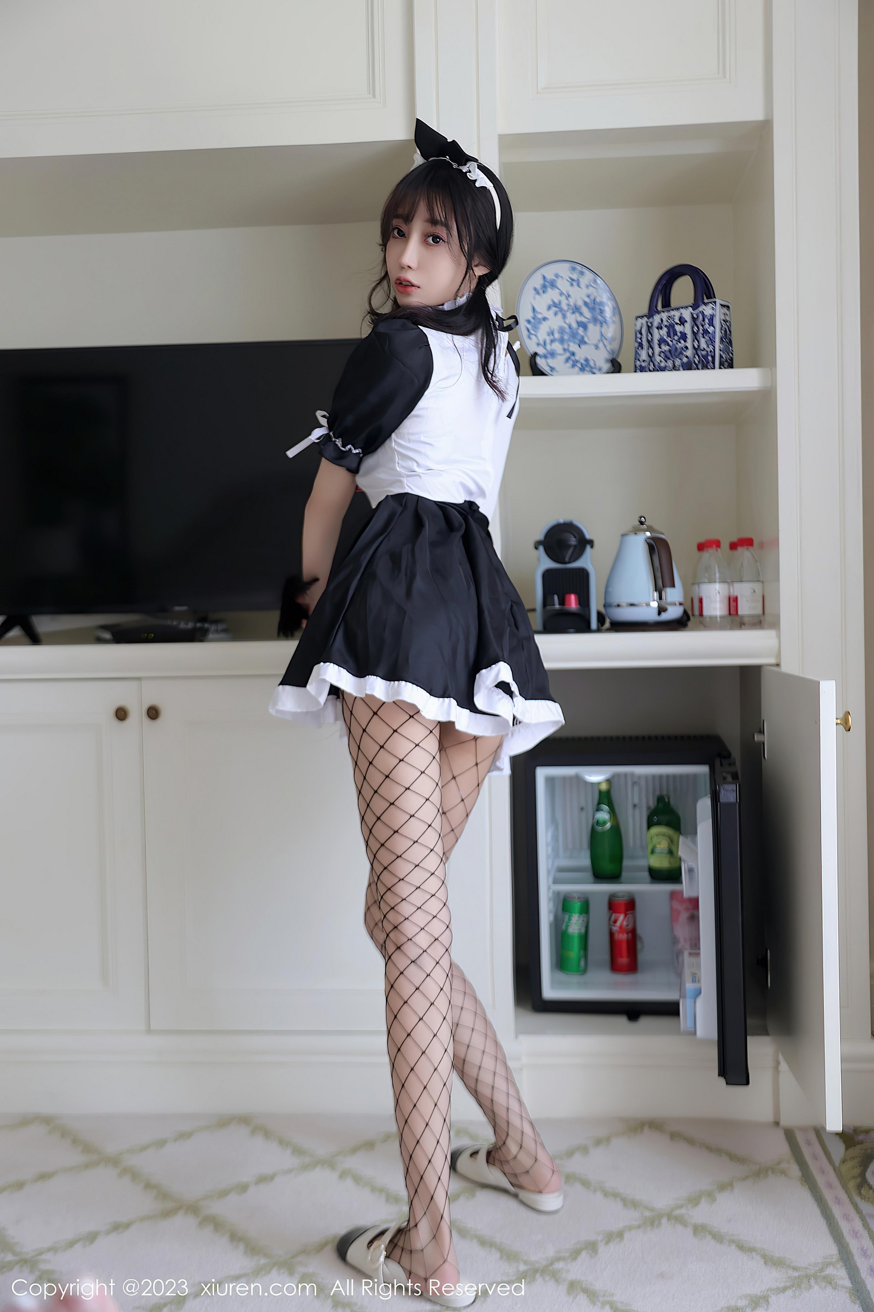 [XiuRen秀人网]2023.08.11 NO.7217 玥儿玥er 情趣女仆制服与透视内衣加渔网袜性感私房写真集-看套图