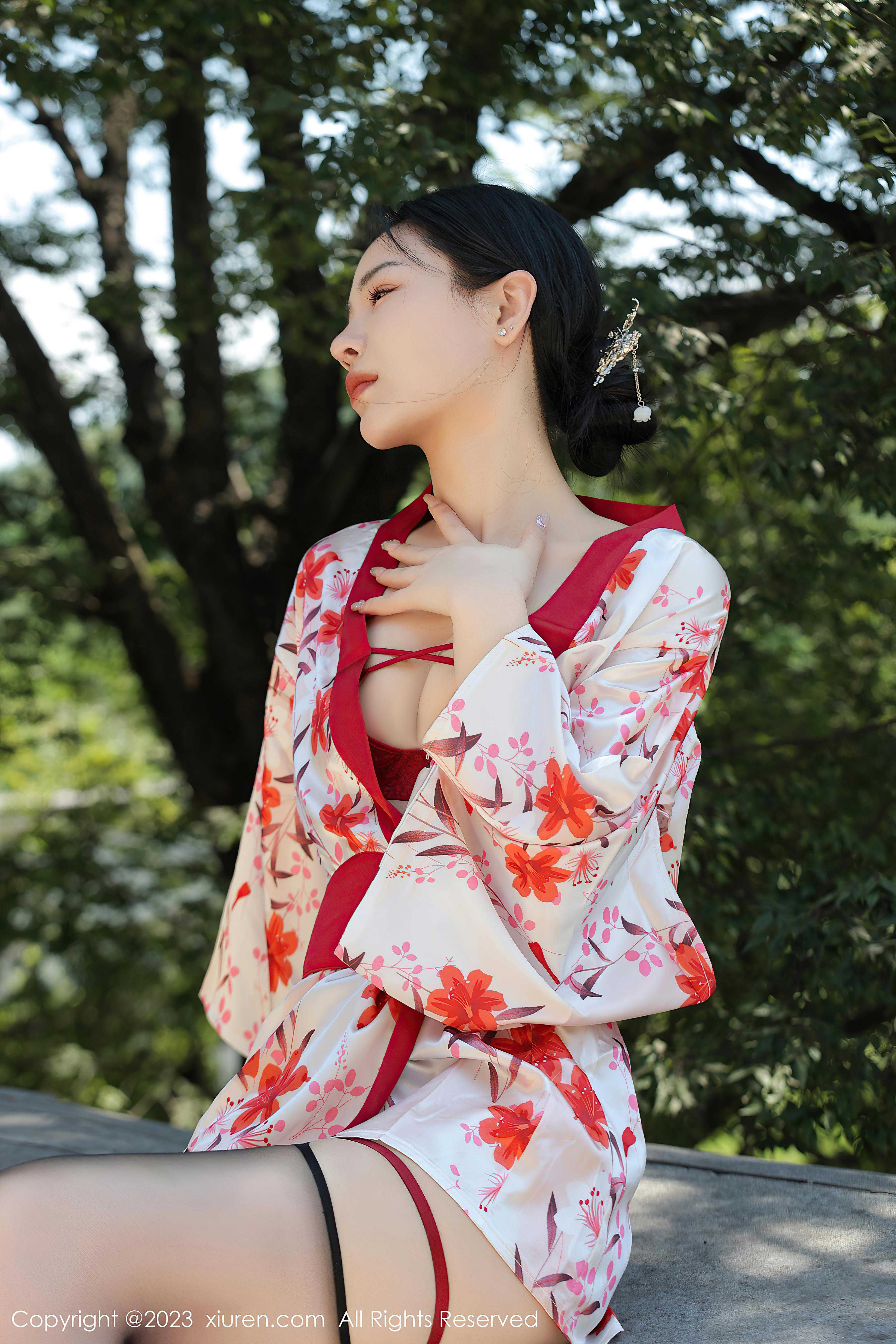 [XiuRen秀人网]2023.08.03 NO.7177 米粒子 粉色透视睡衣加黑丝美腿性感私房写真集Xiuren秀人写真高清美女套图写真下载-看套图看套图