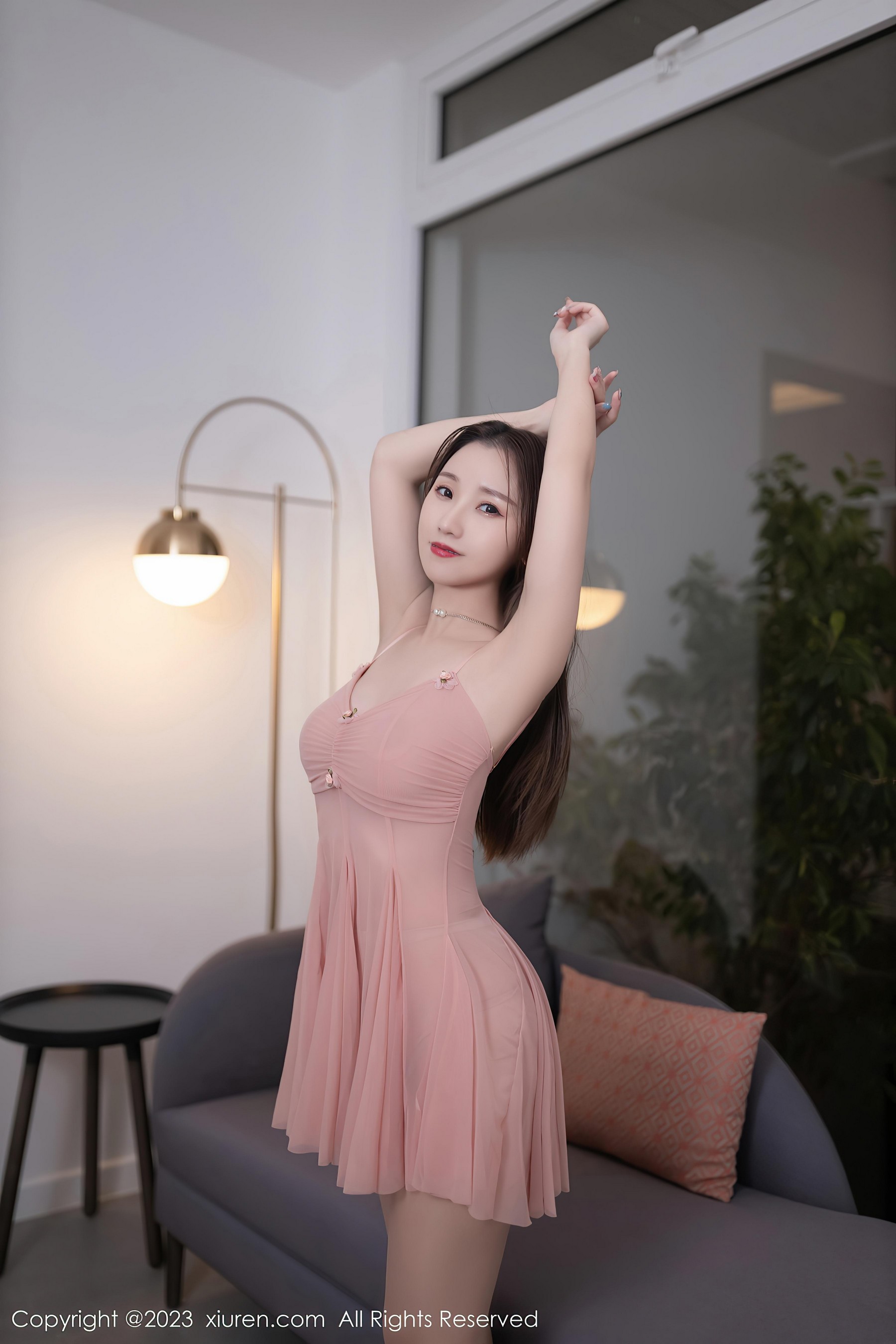 [XiuRen秀人网]2023.08.09 NO.7206 杏子Yada 粉色透视情趣连衣裙加肉丝美腿性感私房写真集Xiuren秀人写真高清美女套图写真下载-看套图看套图