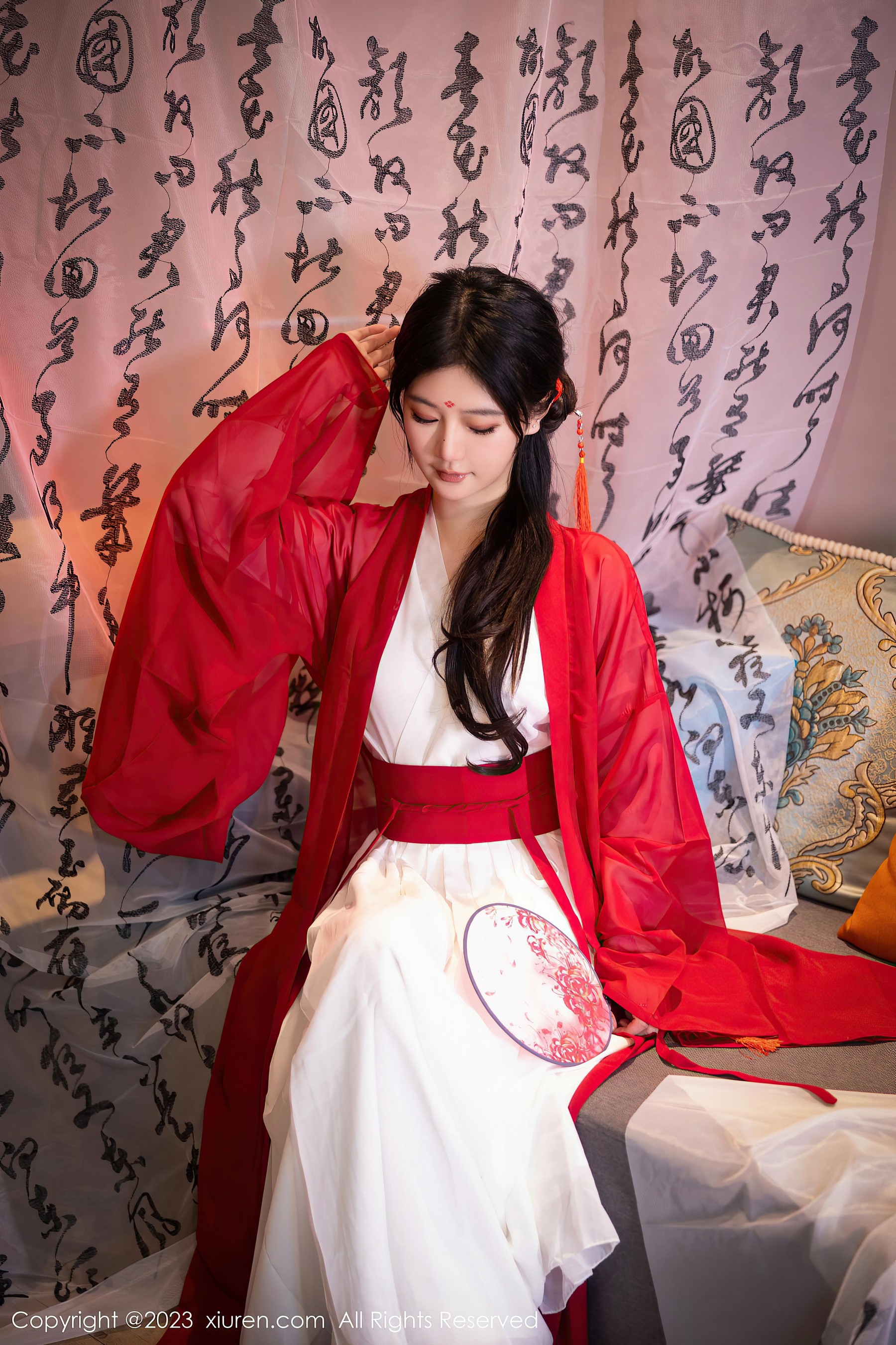 [XiuRen秀人网]2023.08.04 NO.7192 幼幼 红色透视披肩加白色古装汉服性感私房写真集Xiuren秀人写真高清美女套图写真下载-看套图看套图