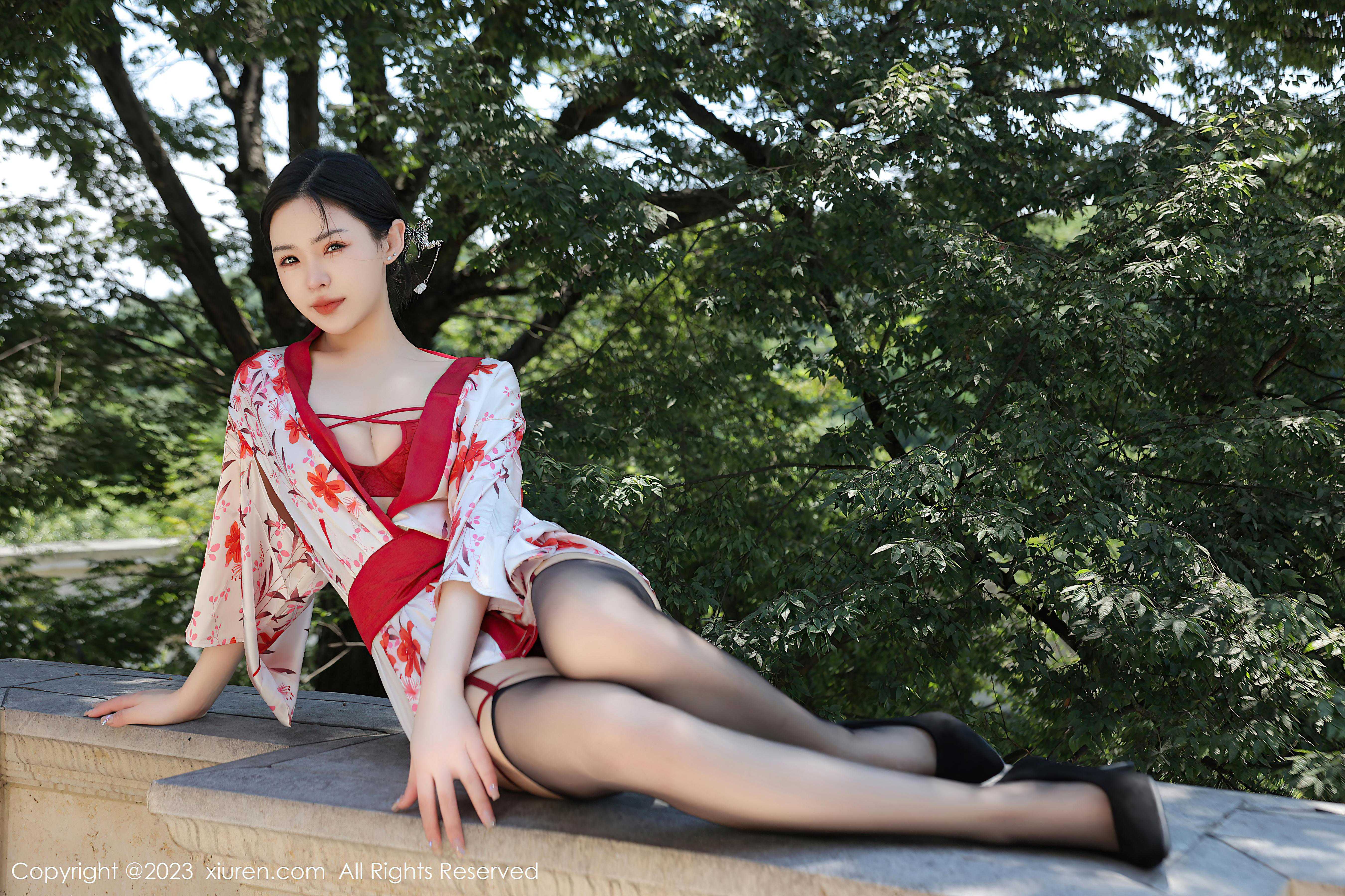 [XiuRen秀人网]2023.08.03 NO.7177 米粒子 粉色透视睡衣加黑丝美腿性感私房写真集Xiuren秀人写真高清美女套图写真下载-看套图看套图