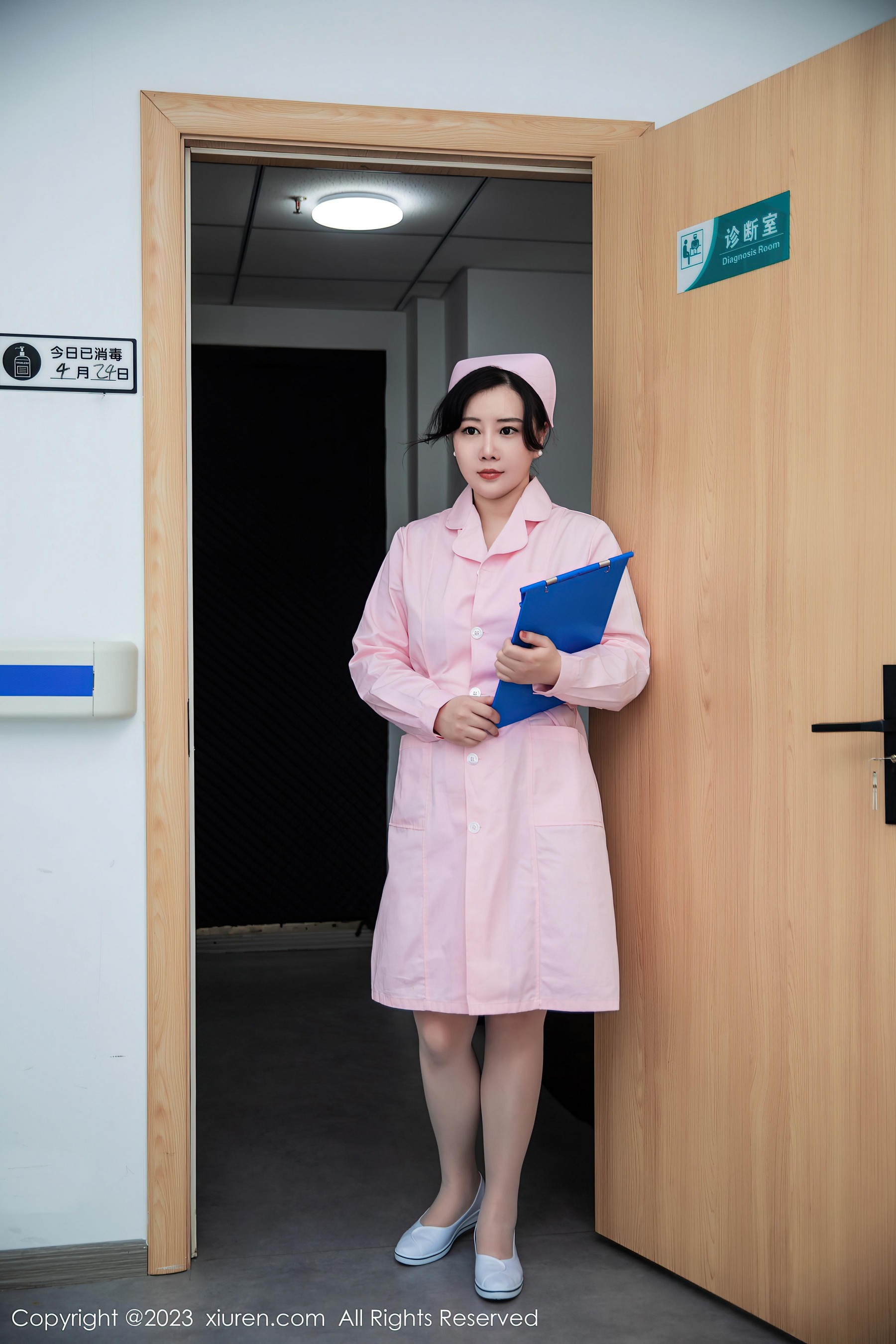 [XiuRen秀人网]2023.08.08 NO.7199 王婉悠Queen 粉色女护士制服加白色丝袜美腿性感私房写真集Xiuren秀人写真高清美女套图写真下载-看套图看套图