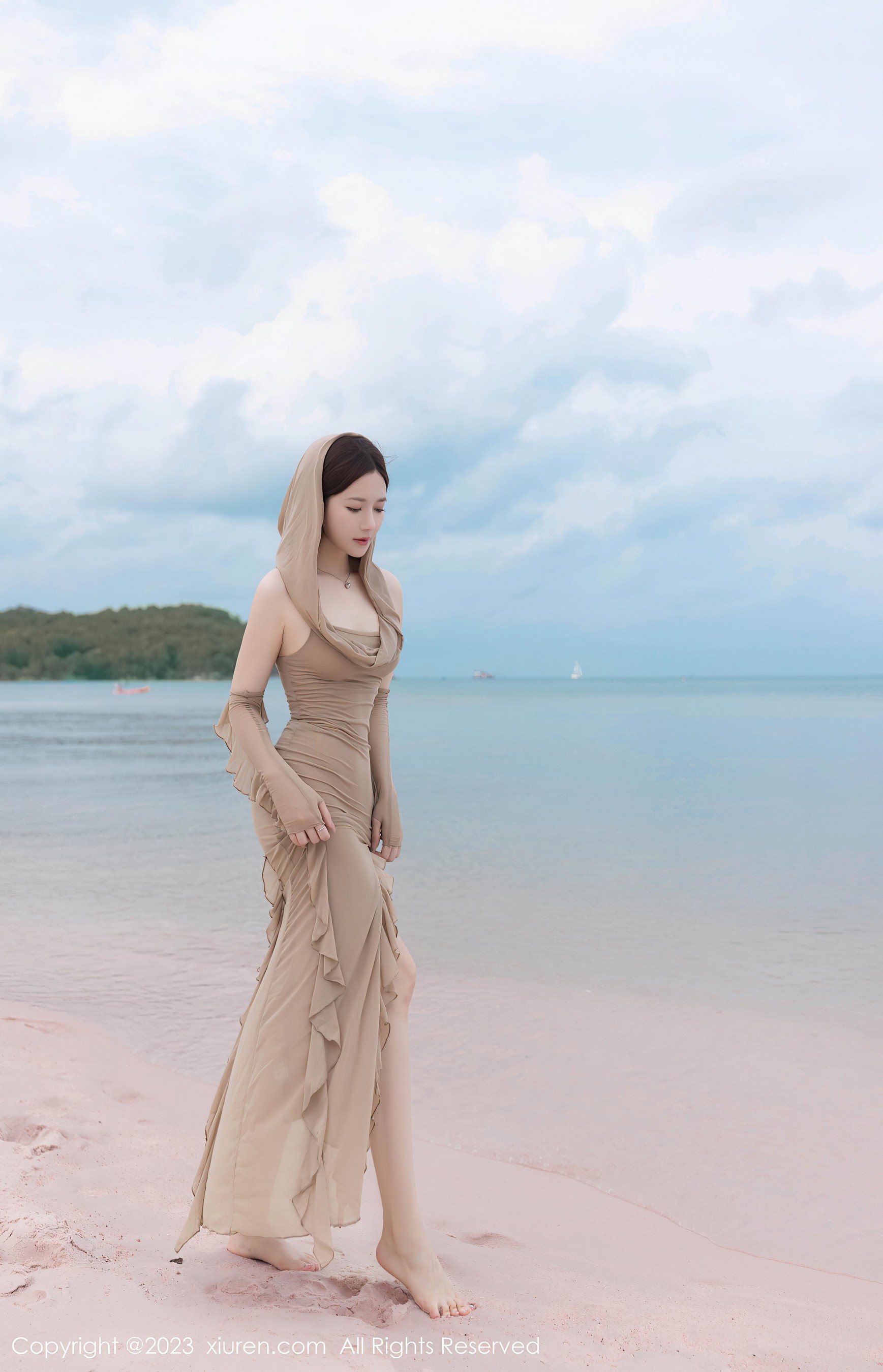 [XiuRen秀人网]2023.08.25 NO.7288 鱼子酱Fish 橙色紧身吊带连衣裙性感私房写真集-看套图