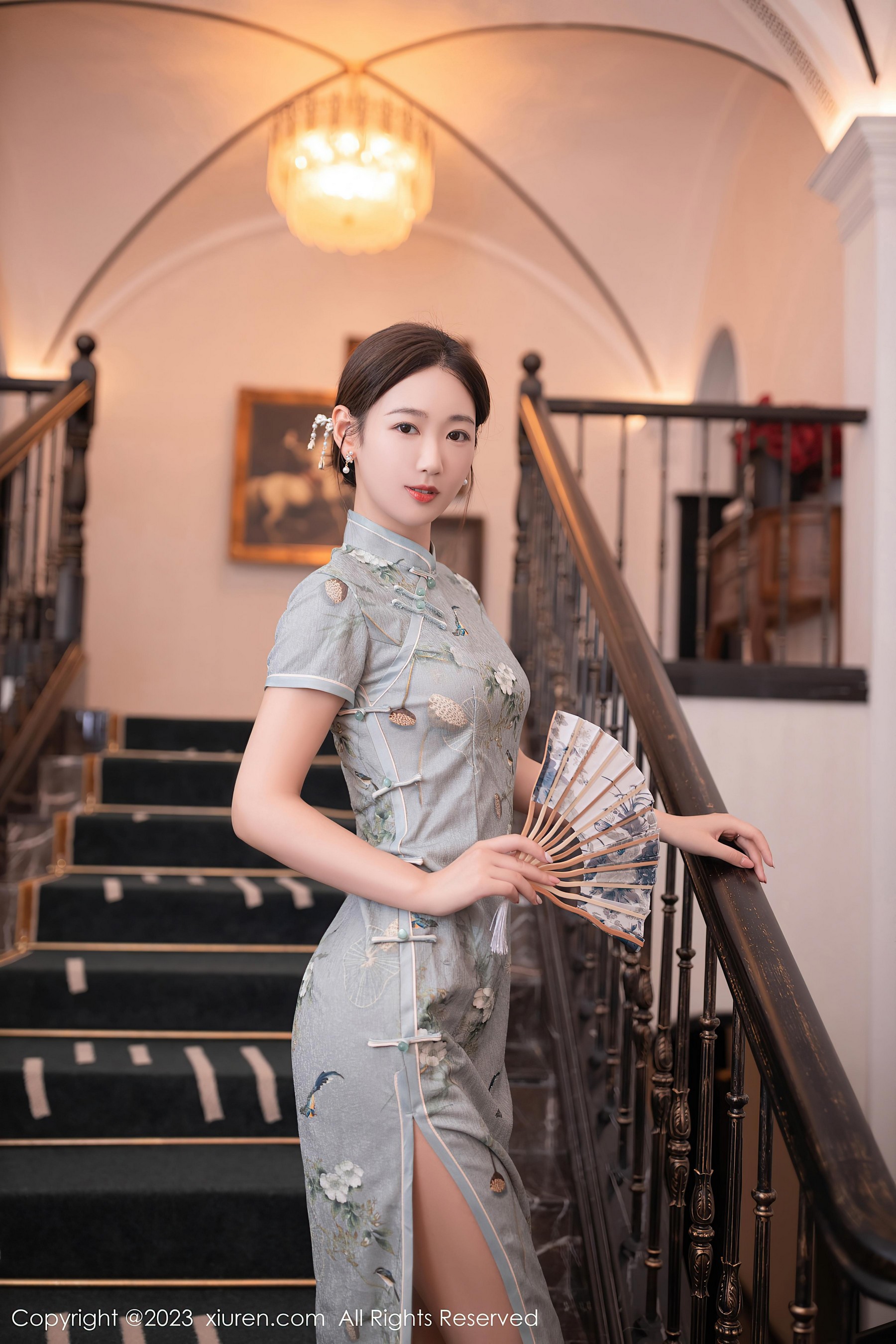 [XiuRen秀人网]2023.08.14 NO.7232 唐安琪 灰色修身旗袍与粉色透视情趣内衣加肉丝美腿性感私房写真集Xiuren秀人写真高清美女套图写真下载-看套图看套图