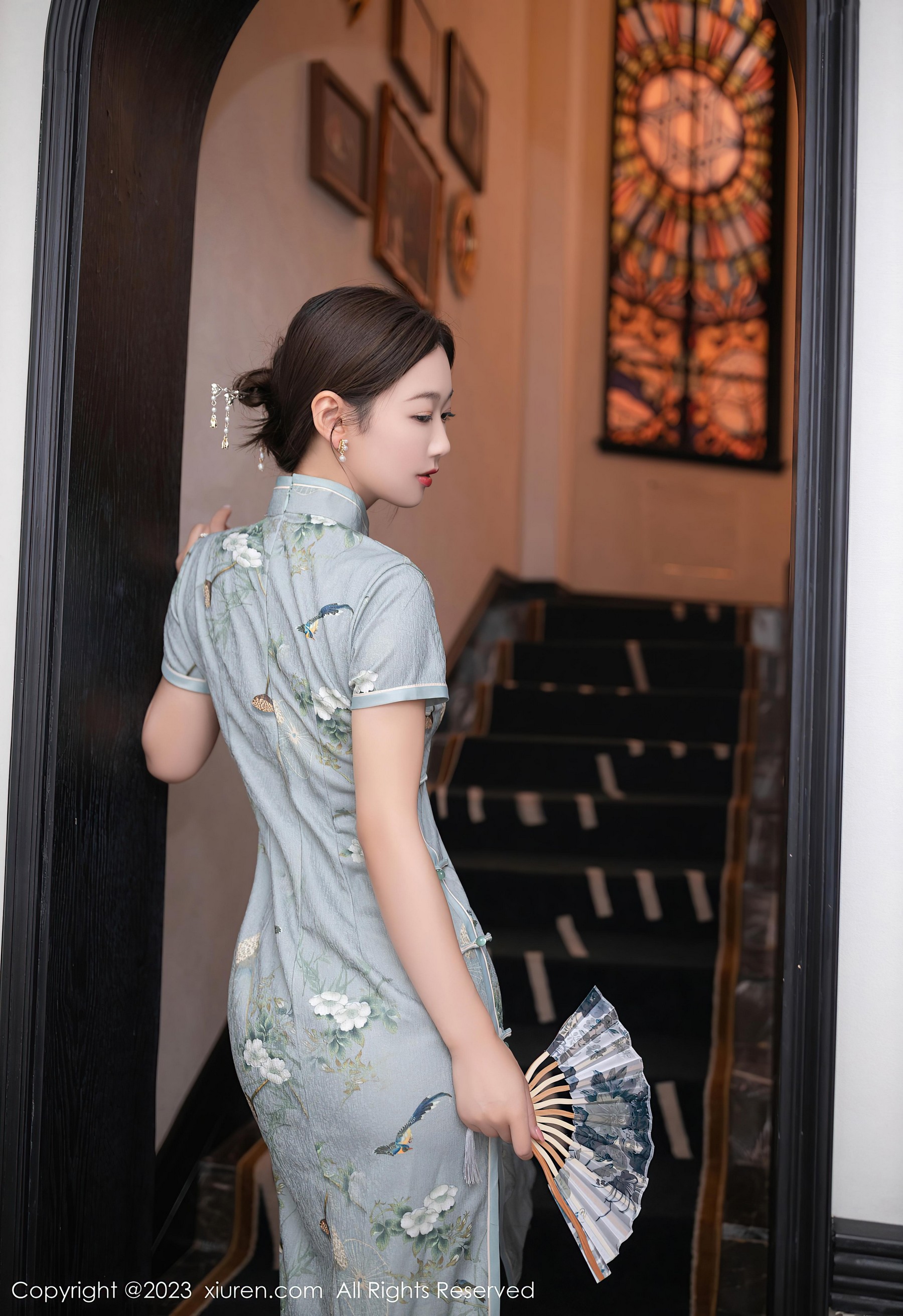 [XiuRen秀人网]2023.08.14 NO.7232 唐安琪 灰色修身旗袍与粉色透视情趣内衣加肉丝美腿性感私房写真集Xiuren秀人写真高清美女套图写真下载-看套图看套图