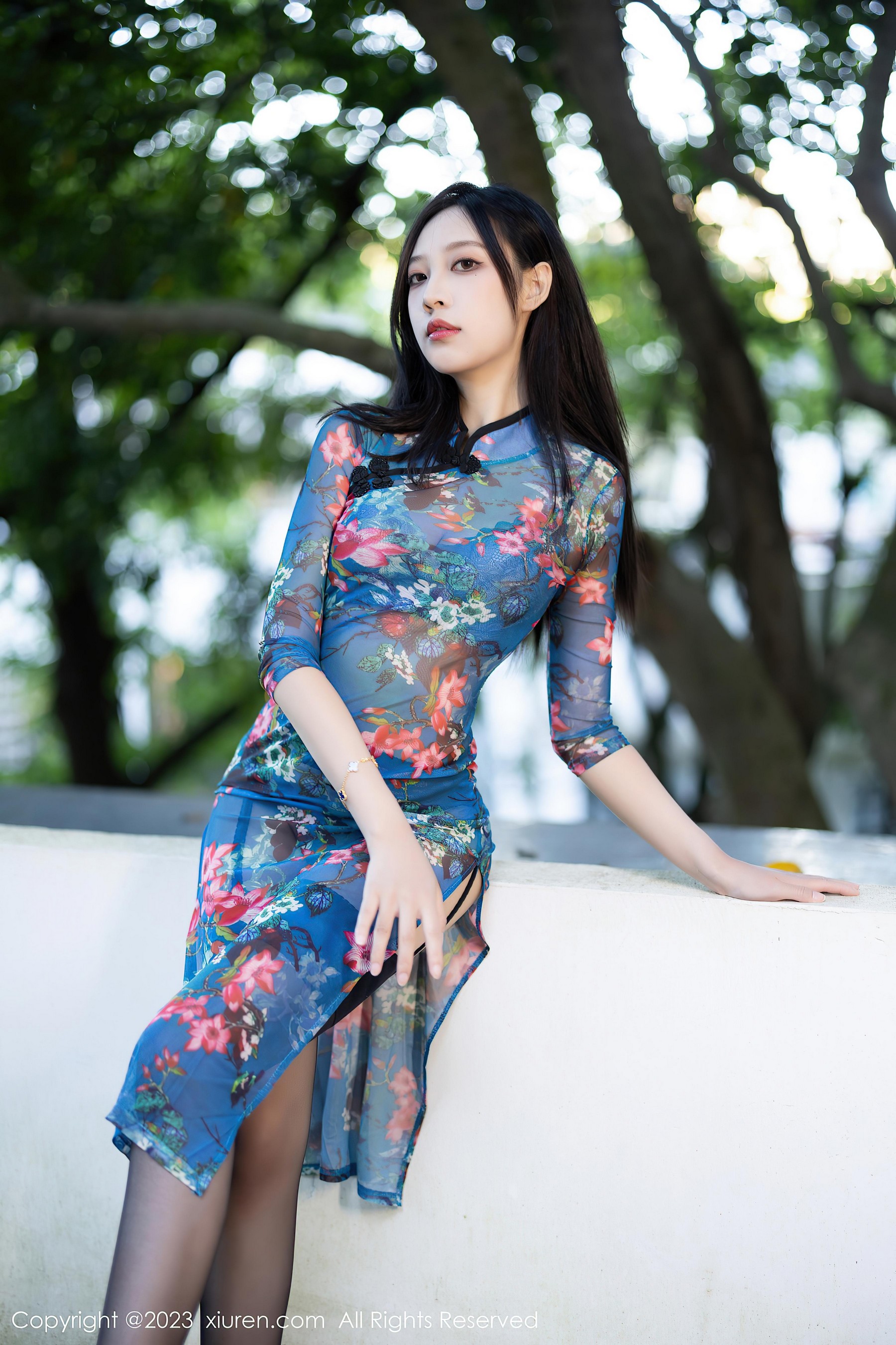 [XiuRen秀人网]2023.08.23 NO.7271 郑颖姗Bev 蓝色紧身透视旞与蕾丝内衣加黑丝美腿性感私房写真集-看套图