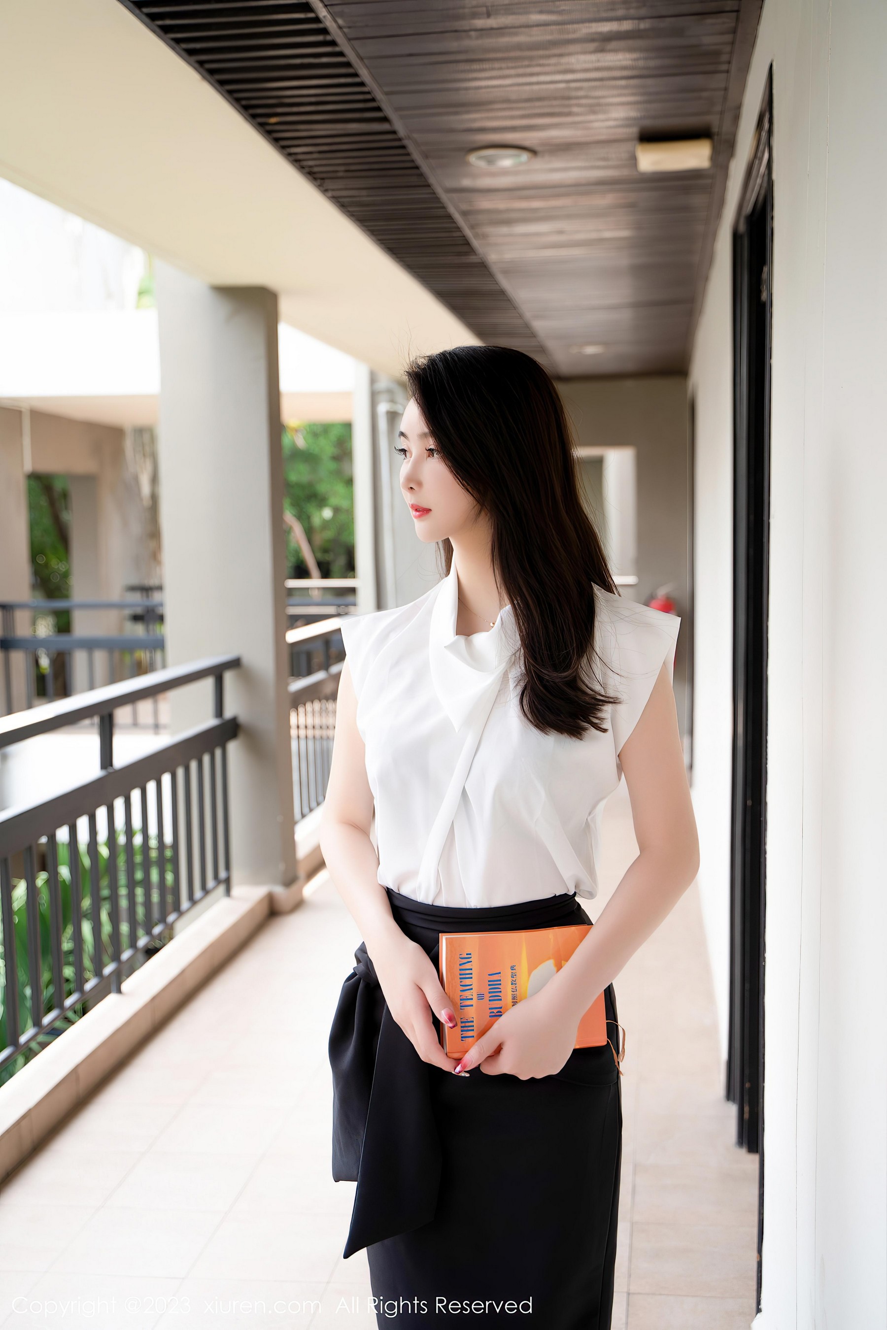 [XiuRen秀人网]2023.08.23 NO.7270 summer宝宝 黑色长裙与蕾丝内衣加黑丝美腿性感私房写真集-看套图