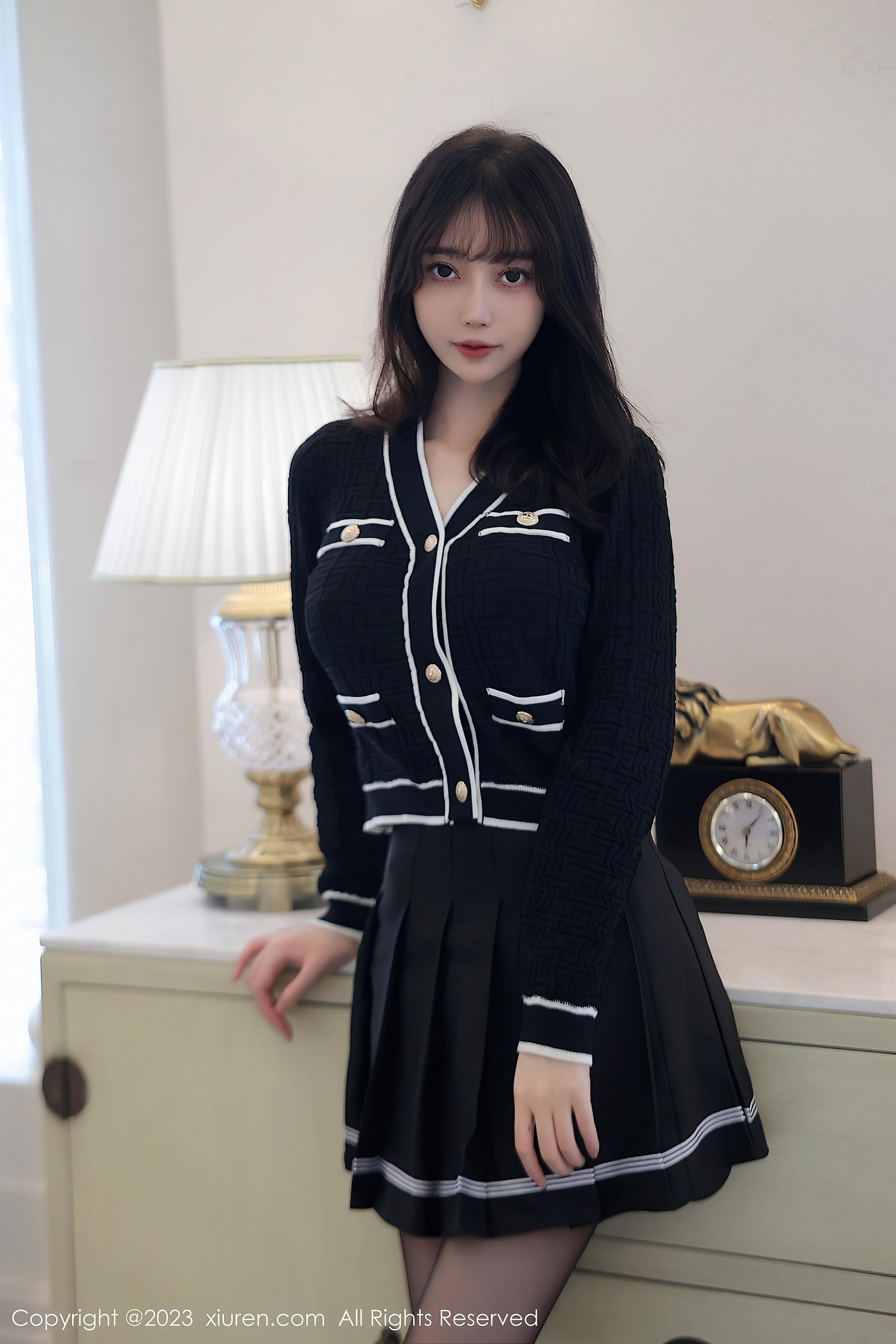 [XiuRen秀人网]2023.08.25 NO.7287 玥儿玥er 黑色短裙与透视情趣内衣加黑丝美腿性感私房写真集-看套图
