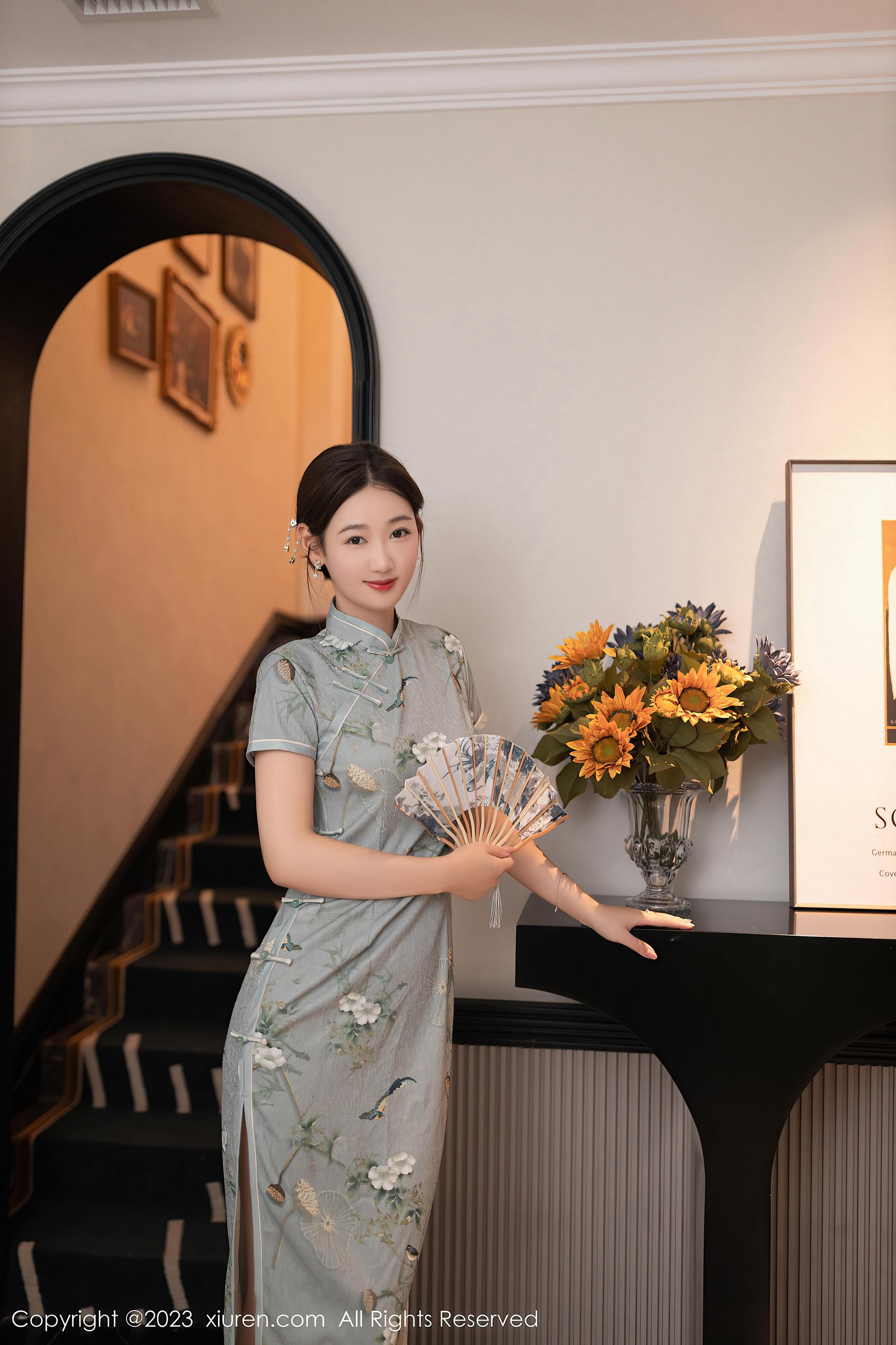 [XiuRen秀人网]2023.08.14 NO.7232 唐安琪 灰色修身旗袍与粉色透视情趣内衣加肉丝美腿性感私房写真集Xiuren秀人写真高清美女套图写真下载-看套图看套图