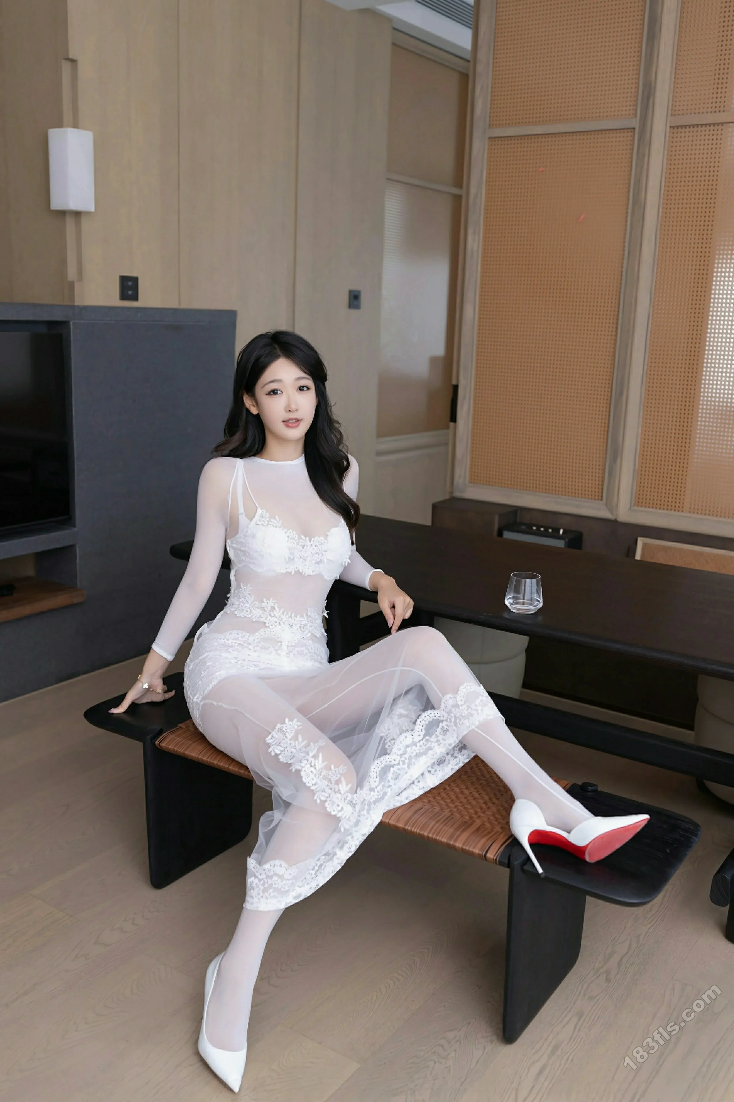 [XIUREN秀人网] 2025.10.20 No.10892 唐安琪-最新发布论坛-免费套图-看套图