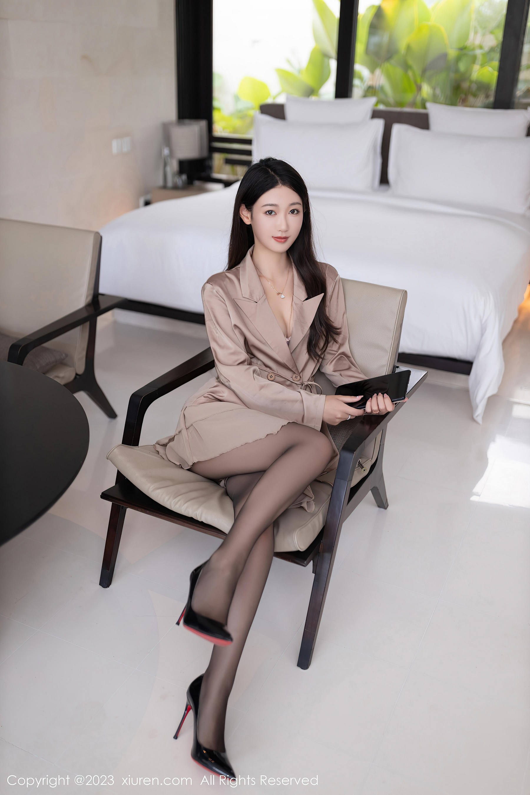 [XiuRen秀人网]2023.09.04 NO.7333 唐安琪 橙色连衣裙与粉色蕾丝内衣加黑丝美腿性感私房写真集-看套图