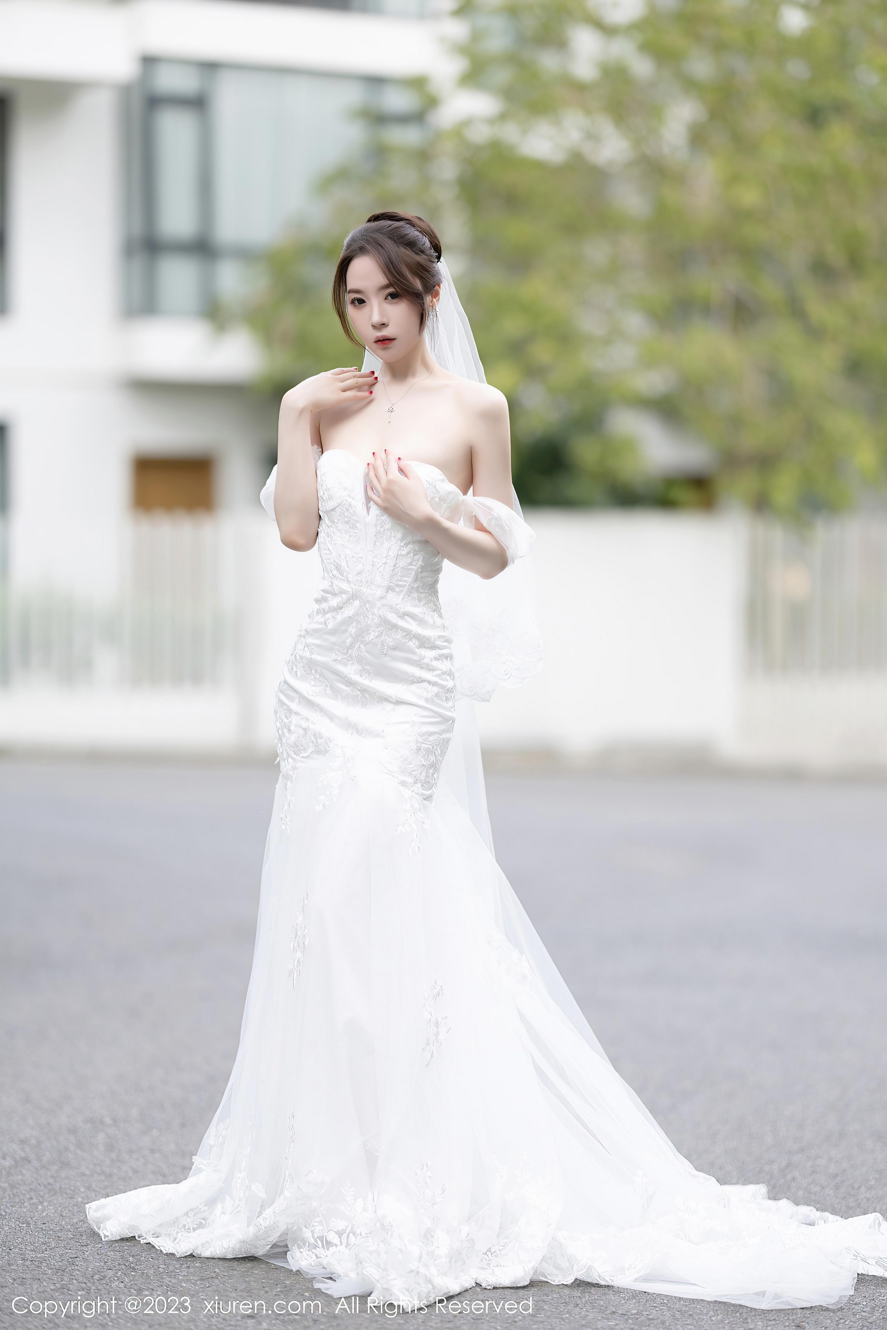 [XiuRen秀人网]2023.08.30 NO.7310 梦心玥 白色蕾丝抹胸婚纱加透视头纱性感私房写真集Xiuren秀人写真高清美女套图写真下载-看套图看套图