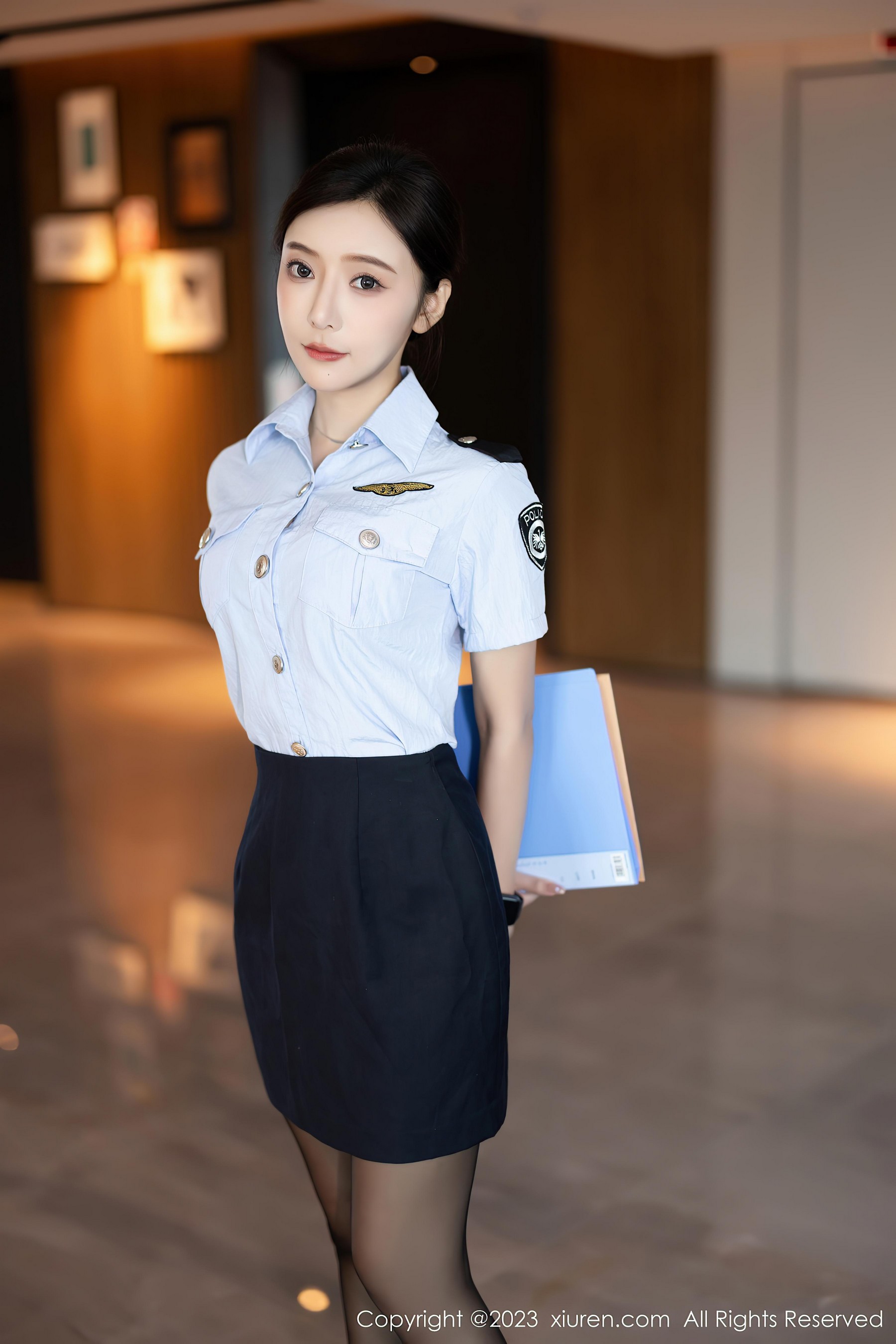 [XiuRen秀人网]2023.09.05 NO.7340 王馨瑶yanni 性感女警官制服与黑色蕾丝内衣加黑丝美腿私房写真集Xiuren秀人写真高清美女套图写真下载-看套图看套图