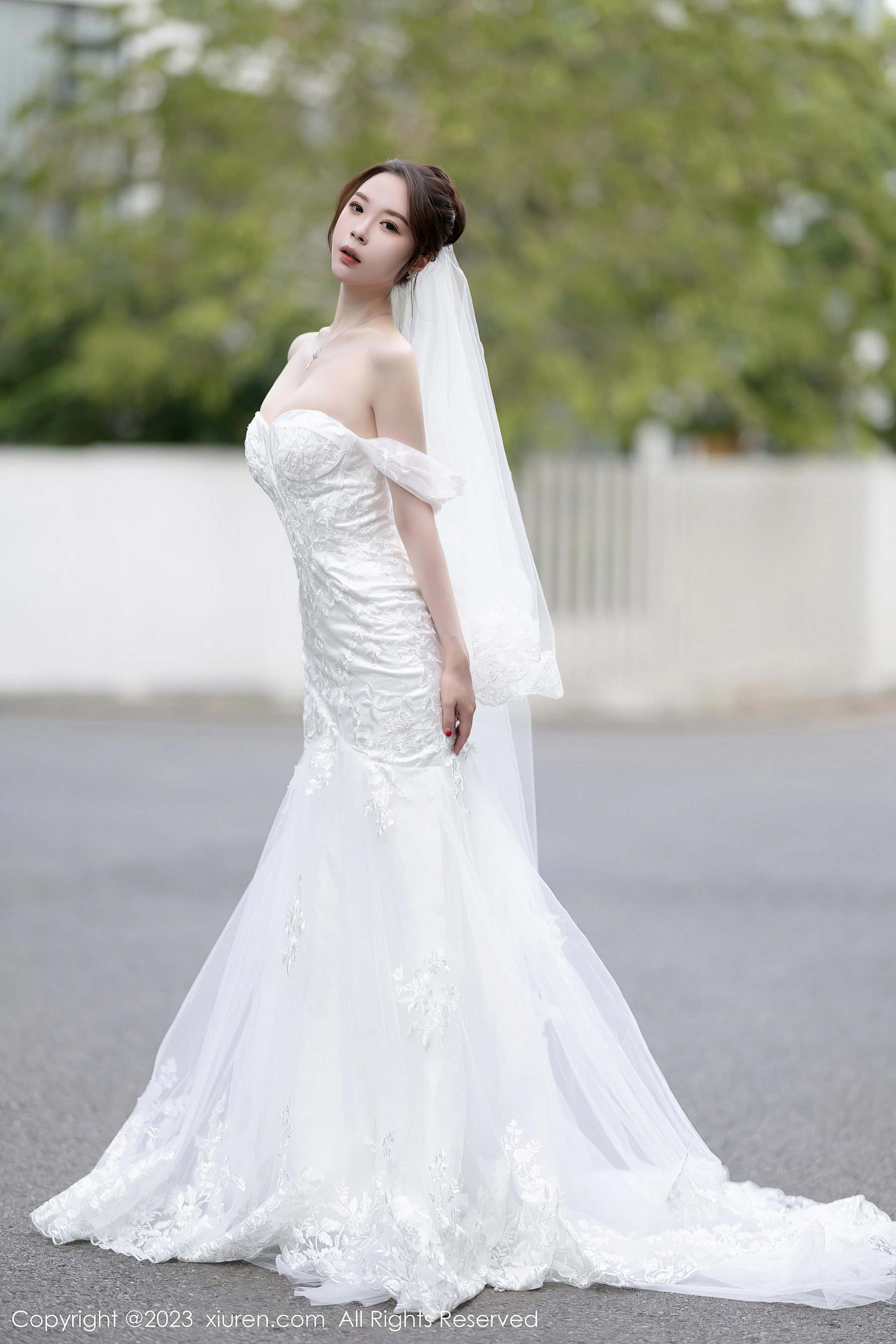 [XiuRen秀人网]2023.08.30 NO.7310 梦心玥 白色蕾丝抹胸婚纱加透视头纱性感私房写真集Xiuren秀人写真高清美女套图写真下载-看套图看套图