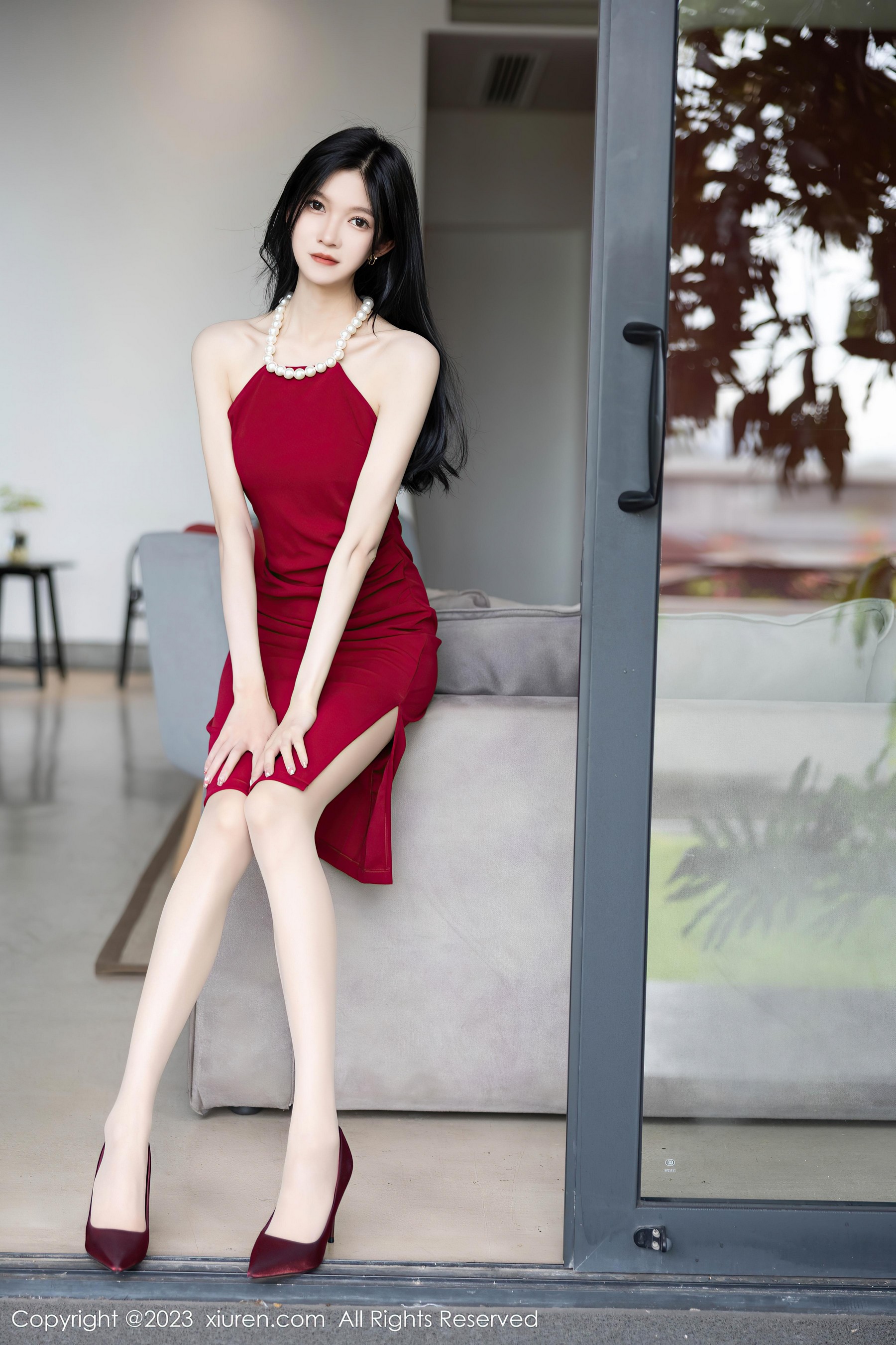 [XiuRen秀人网]2023.09.07 NO.7352 程程程- 红色吊脖礼服裙与黑色情趣内衣加黑丝美腿性感私房写真集Xiuren秀人写真高清美女套图写真下载-看套图看套图