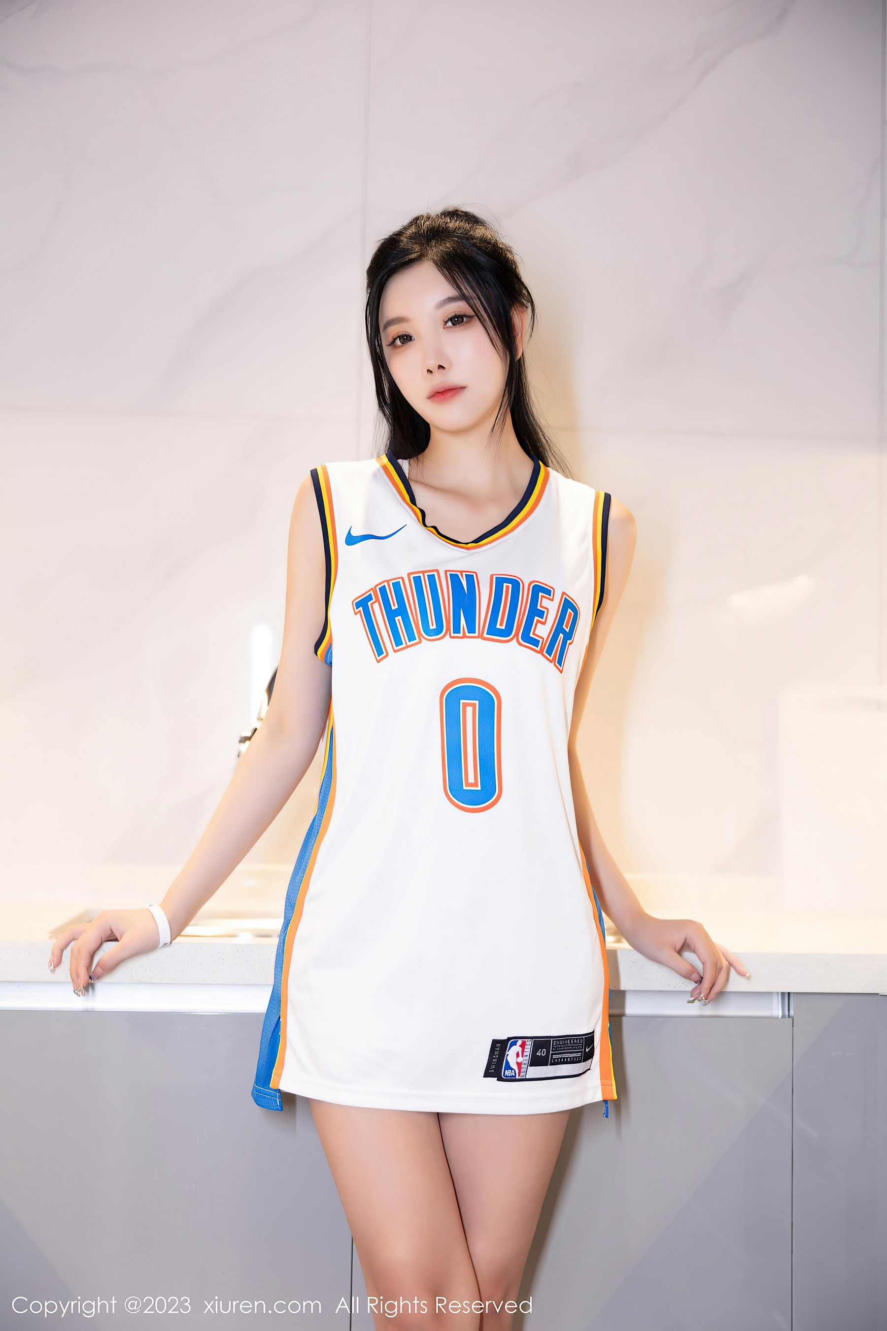 [XiuRen秀人网]2023.08.29 NO.7304 杨晨晨Yome 黑色短裤与白色连身背心加运动内衣性感私房写真集-看套图