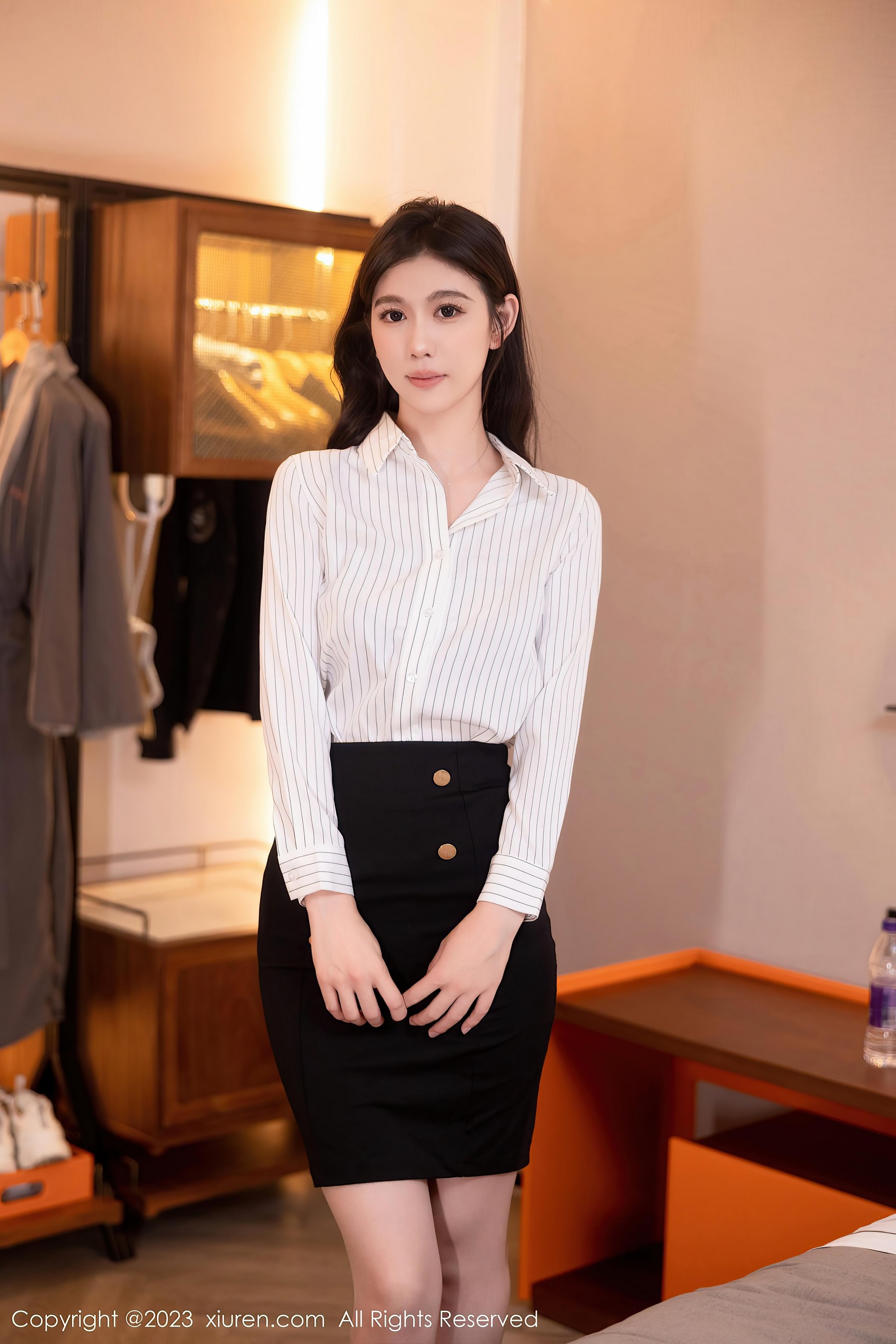 [XiuRen秀人网]2023.09.05 NO.7335 李雅柔182CM OL制服与黑色透视情趣内衣加肉丝美腿性感私房写真集-看套图
