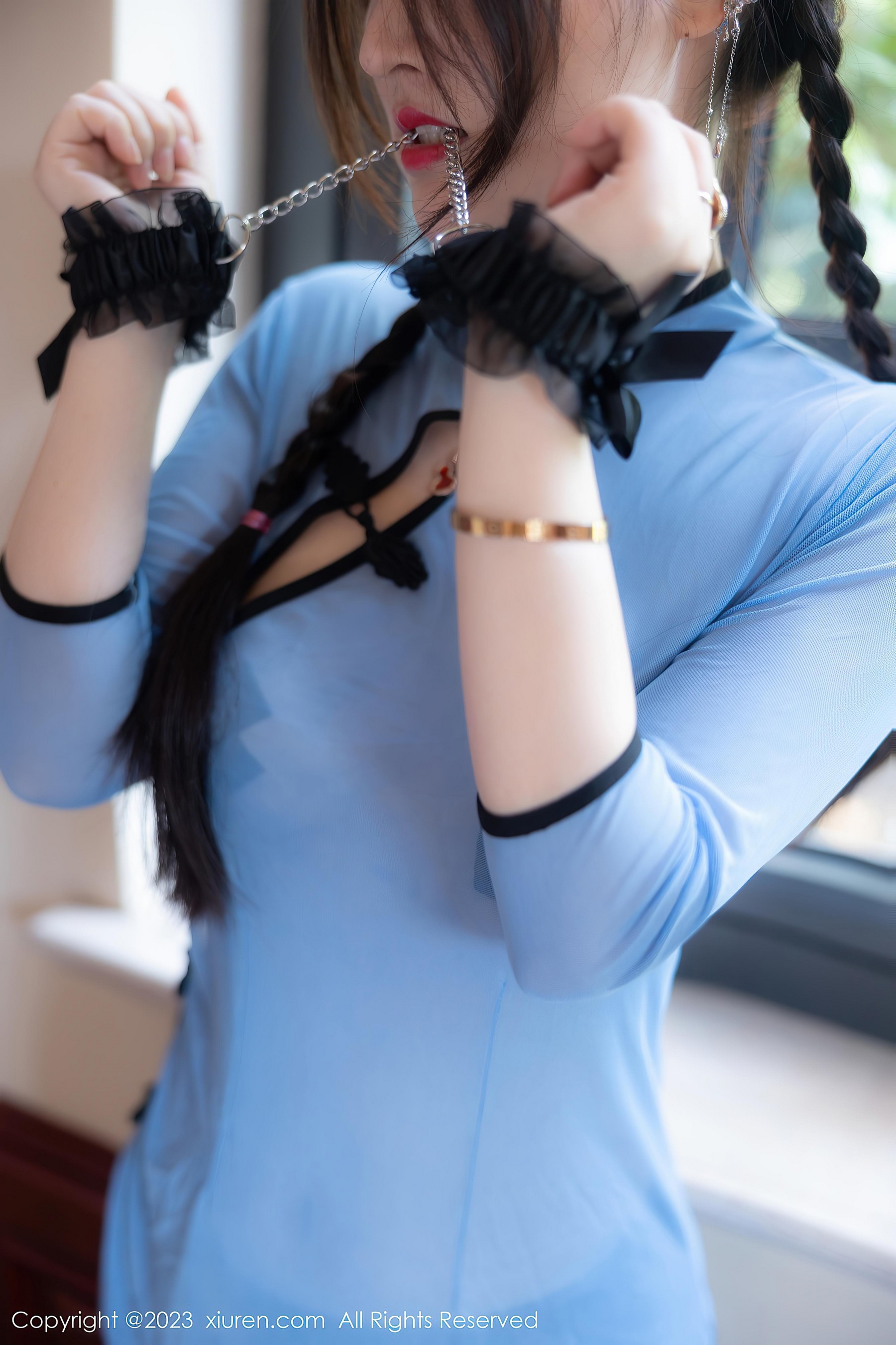[XiuRen秀人网]2023.09.08 NO.7357 诗诗kiki 蓝色透视情趣旗袍加黑丝美腿性感私房写真集Xiuren秀人写真高清美女套图写真下载-看套图看套图