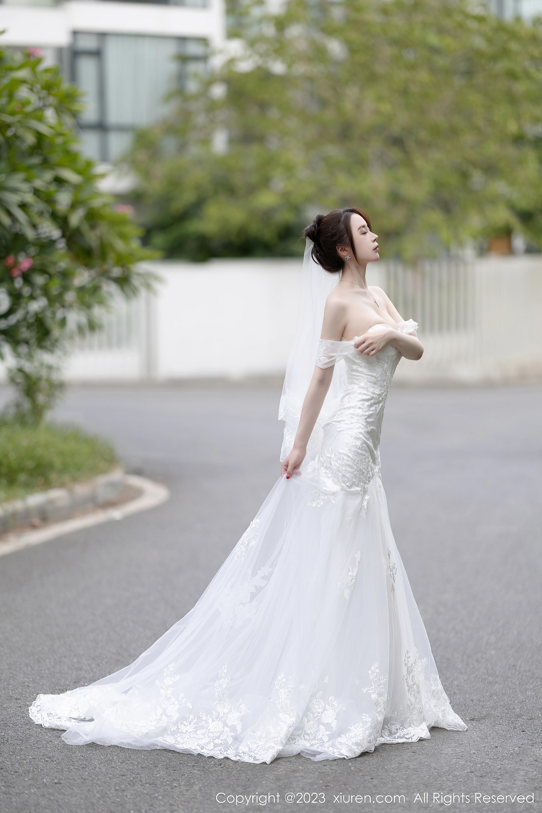 [XiuRen秀人网]2023.08.30 NO.7310 梦心玥 白色蕾丝抹胸婚纱加透视头纱性感私房写真集Xiuren秀人写真高清美女套图写真下载-看套图看套图