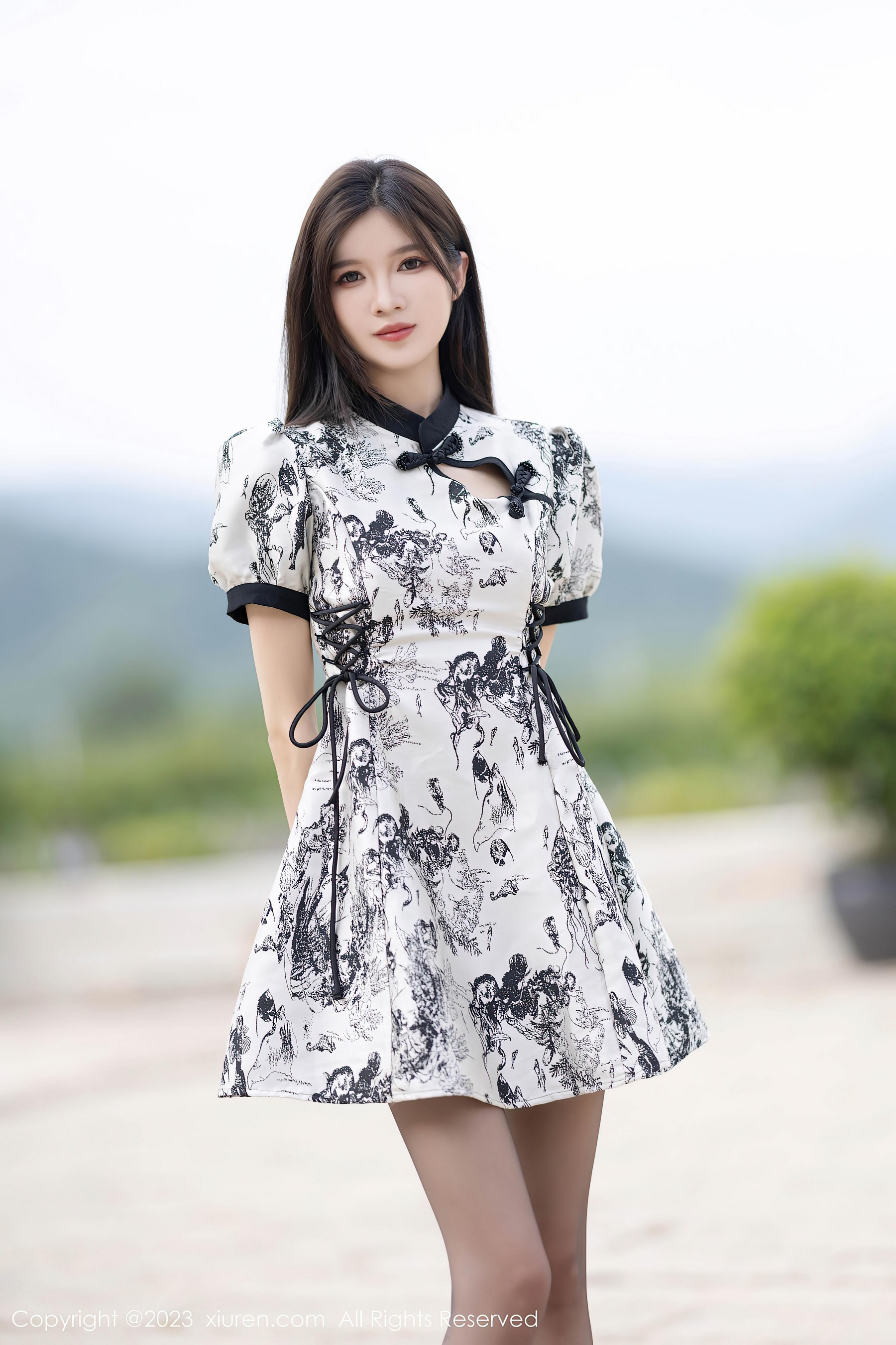 [XiuRen秀人网]2023.09.01 NO.7320 程程程- 白色旗袍裙与透视情趣内衣加黑丝美腿性感私房写真集Xiuren秀人写真高清美女套图写真下载-看套图看套图