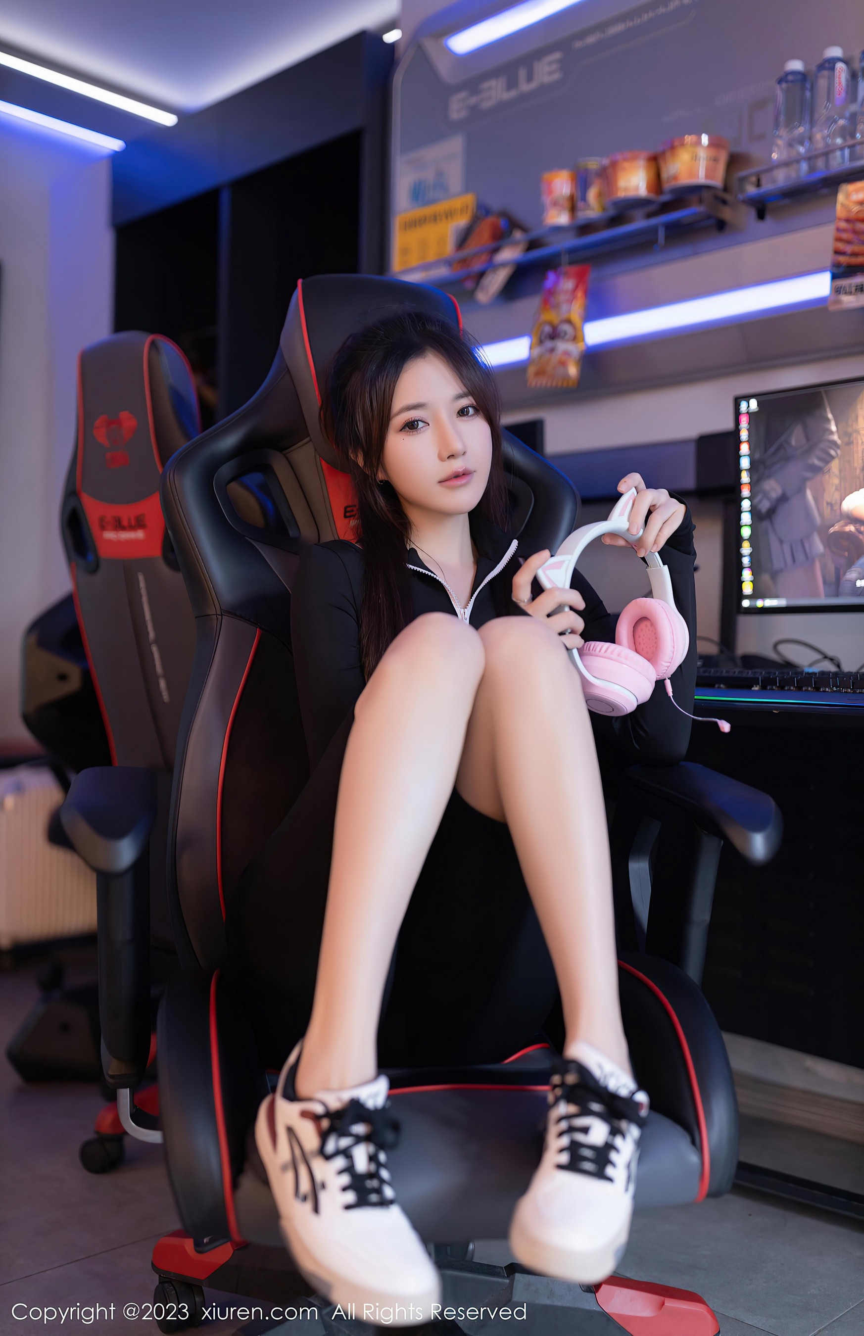 [XiuRen秀人网]2023.09.08 NO.7361 鱼子酱Fish 黑色紧身透视连体衣与黑色短裤加蕾丝内衣性感私房写真集Xiuren秀人写真高清美女套图写真下载-看套图看套图