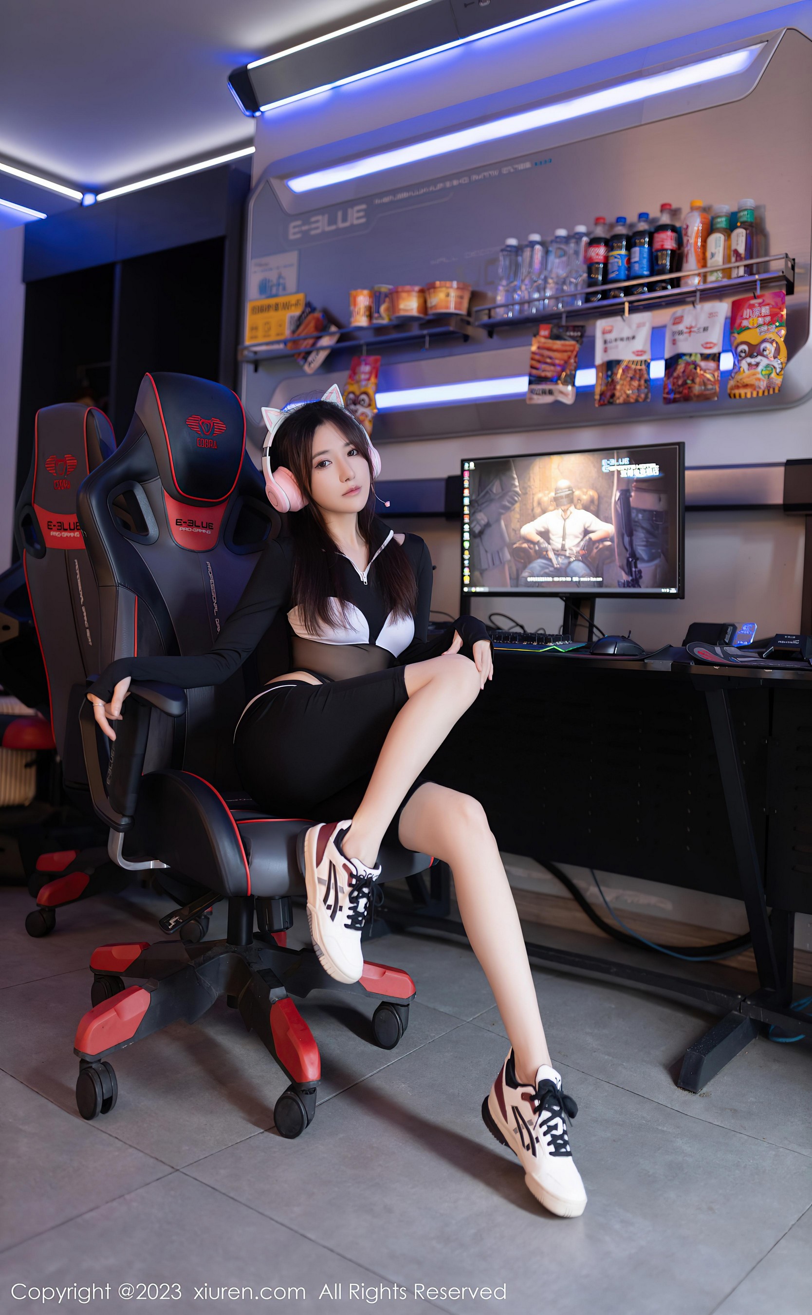 [XiuRen秀人网]2023.09.08 NO.7361 鱼子酱Fish 黑色紧身透视连体衣与黑色短裤加蕾丝内衣性感私房写真集Xiuren秀人写真高清美女套图写真下载-看套图看套图