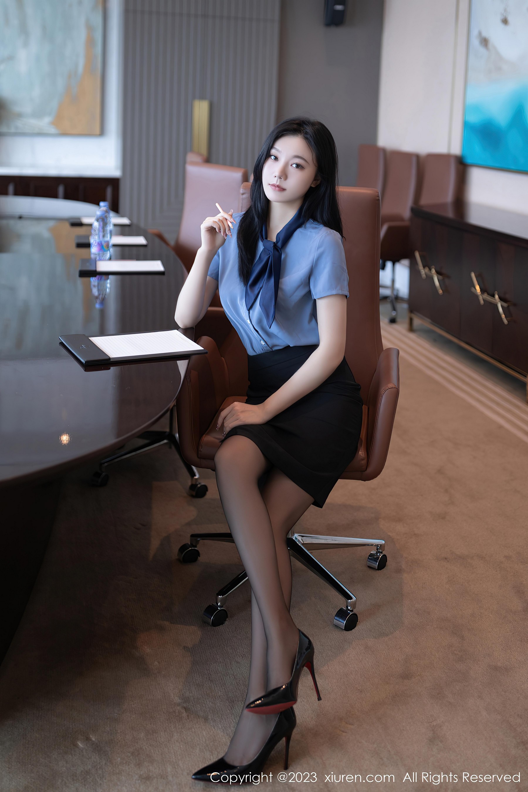 [XiuRen秀人网]2023.09.19 NO.7409 安然anran OL制服与红色蕾丝内衣加黑丝美腿性感私房写真集-看套图