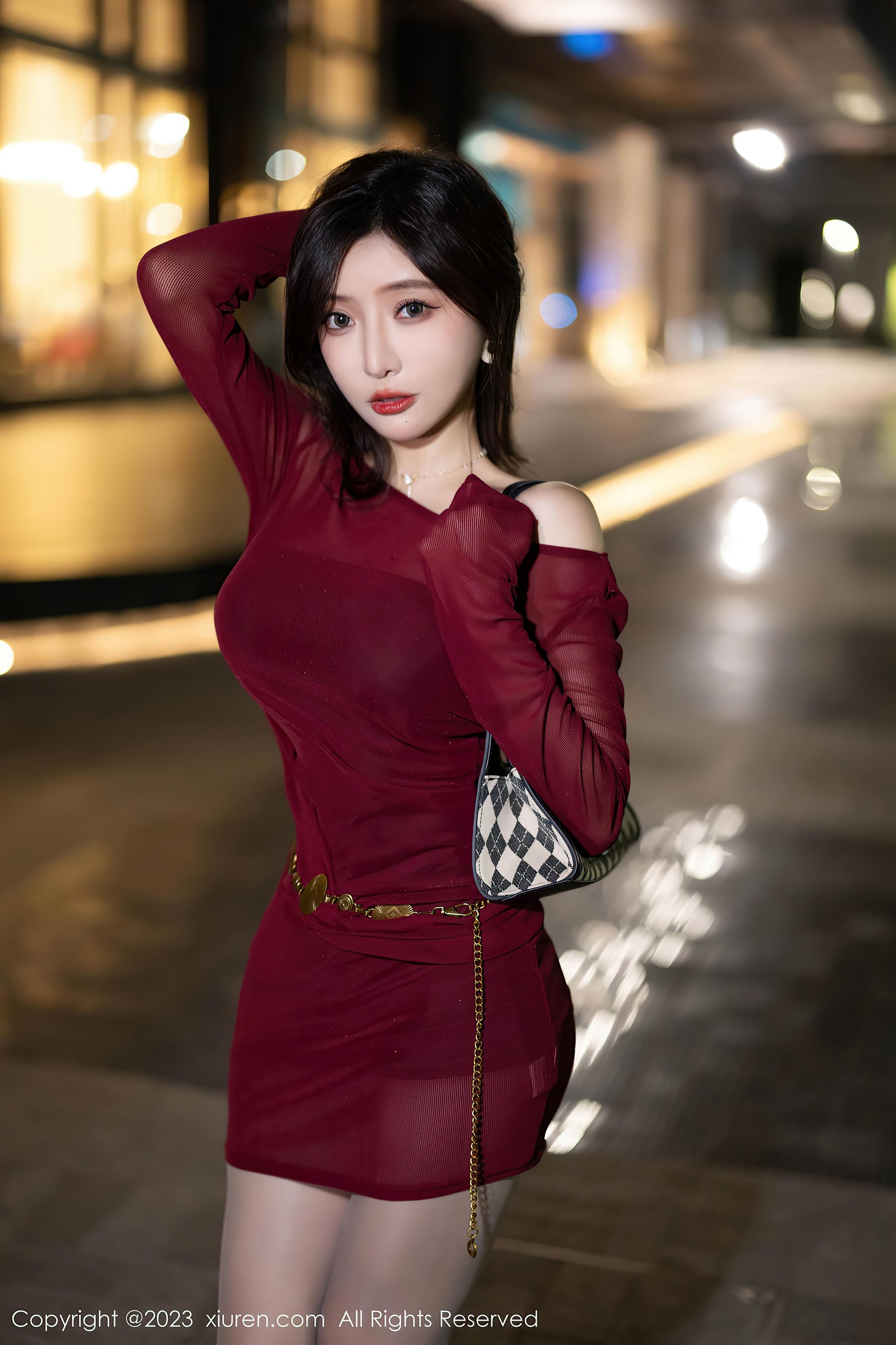 [XiuRen秀人网]2023.09.15 NO.7400 王馨瑶yanni 红色紧身透视连衣裙与黑色情趣内衣加黑丝美腿性感写真集-看套图